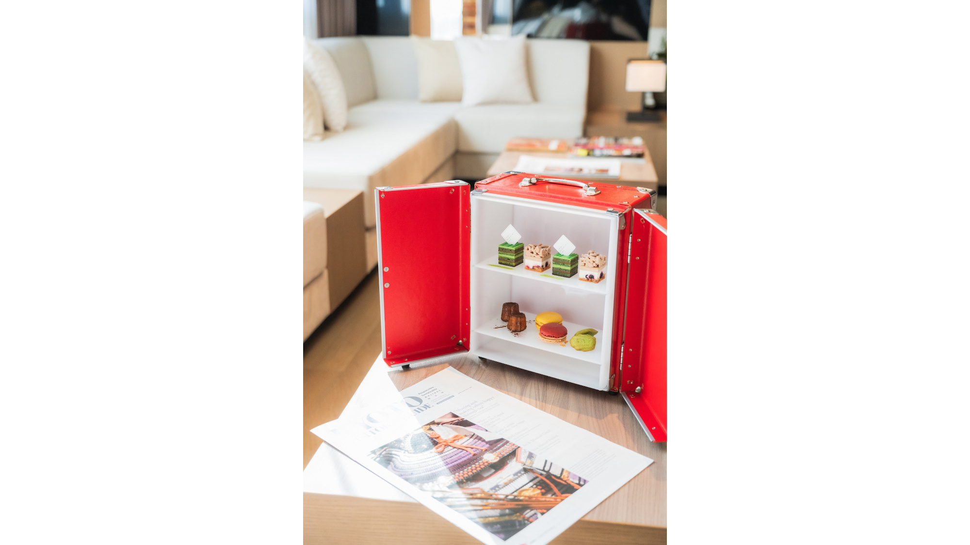 ホテル1Fにある「サダハル・アオキ・パリ 烏丸御池店」のスイーツをアフタヌーントランクでご用意します