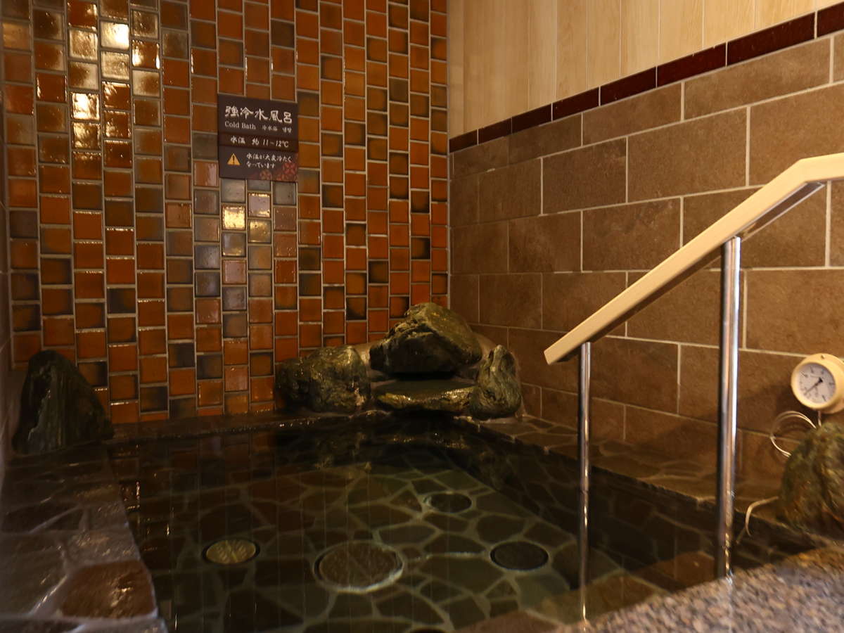【女性】強冷水風呂(約12～13℃)
