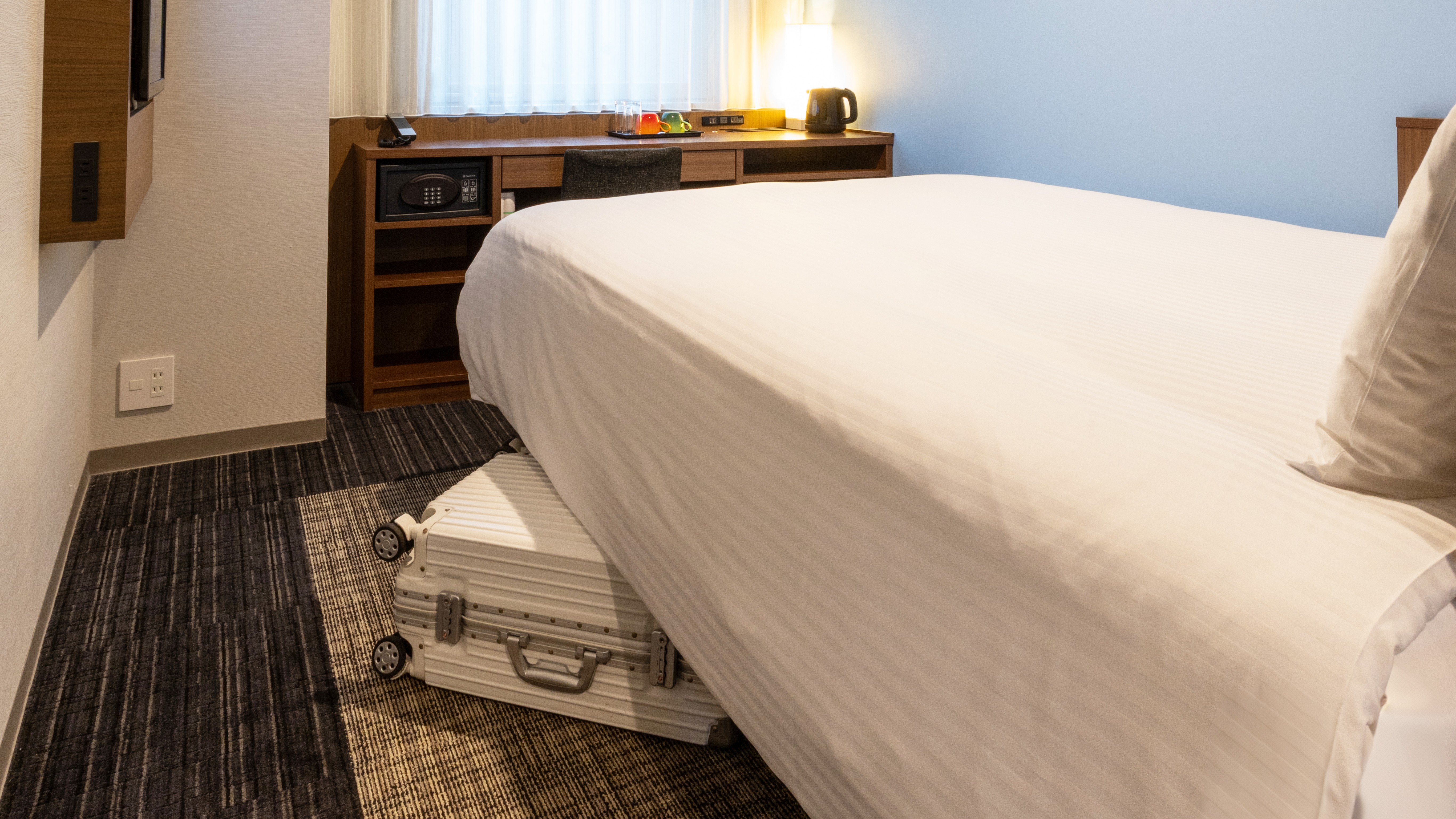 スタンダードダブル〔14㎡〕