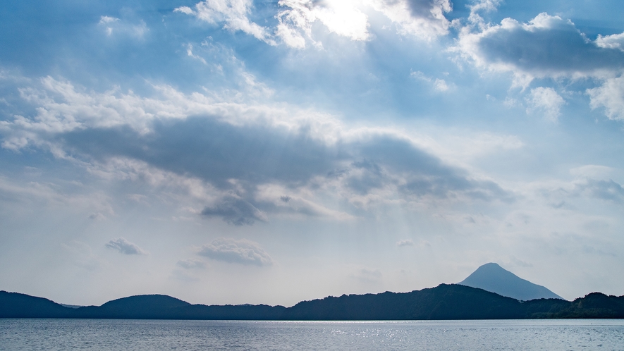 【池田湖クルージング】晴れた日には開聞岳を眺めることができます。