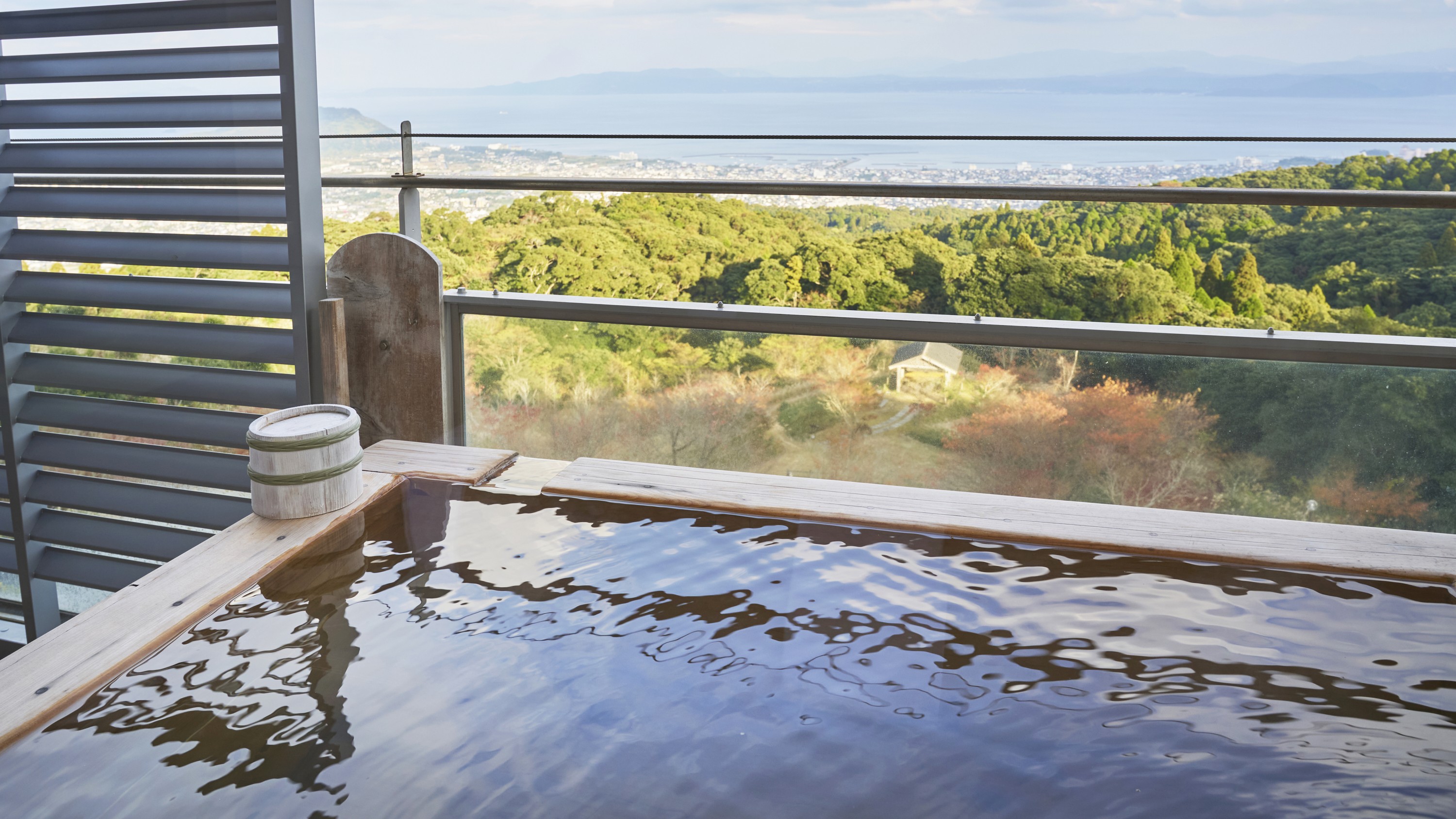 モダンスイート和洋室：風KAZE　〜露天檜風呂付き〜