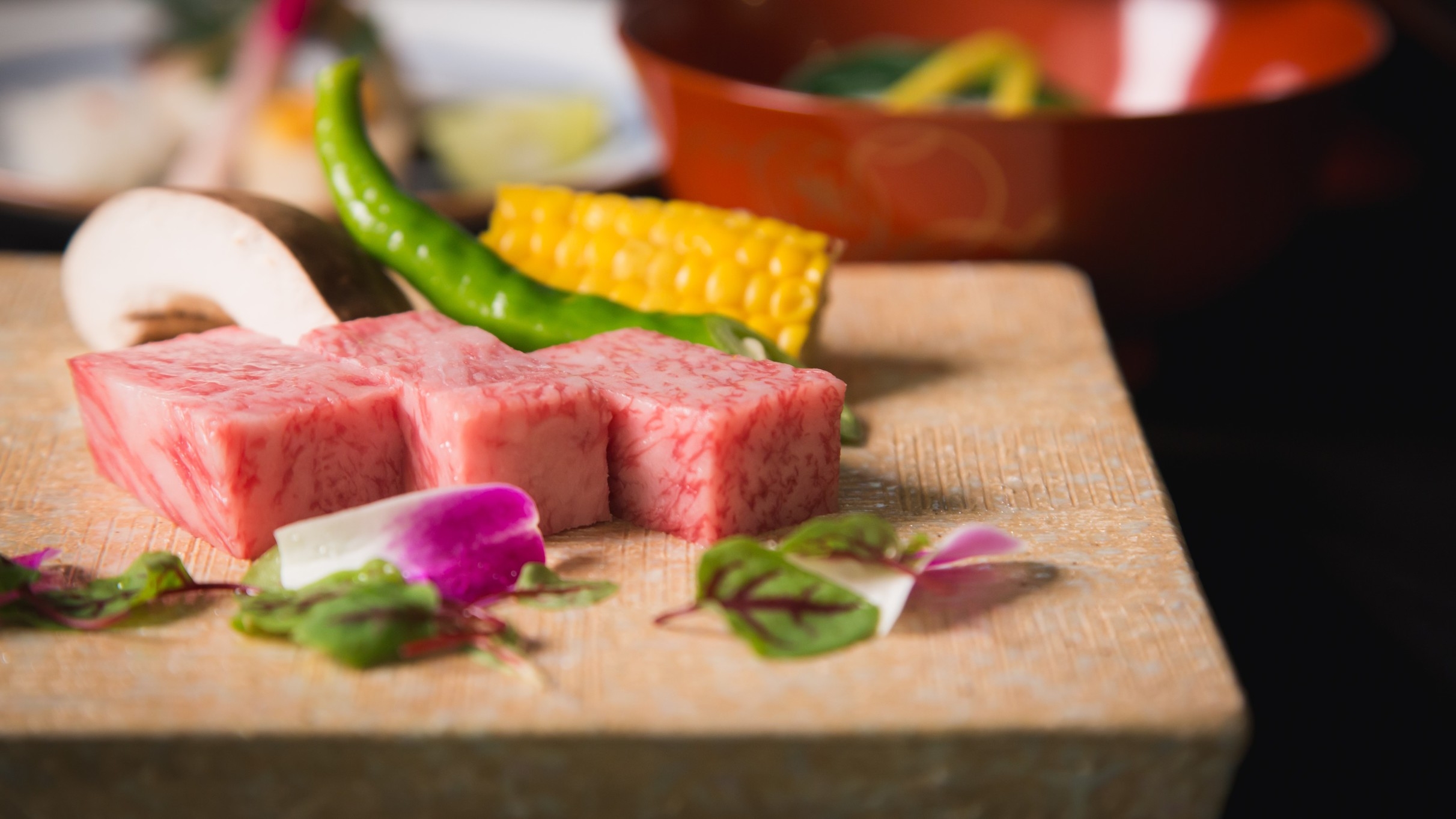 当館最高級【極懐石】いずれの季節においても最も優れた食材のみを総料理長が全力で厳選！是非ご賞味下さい