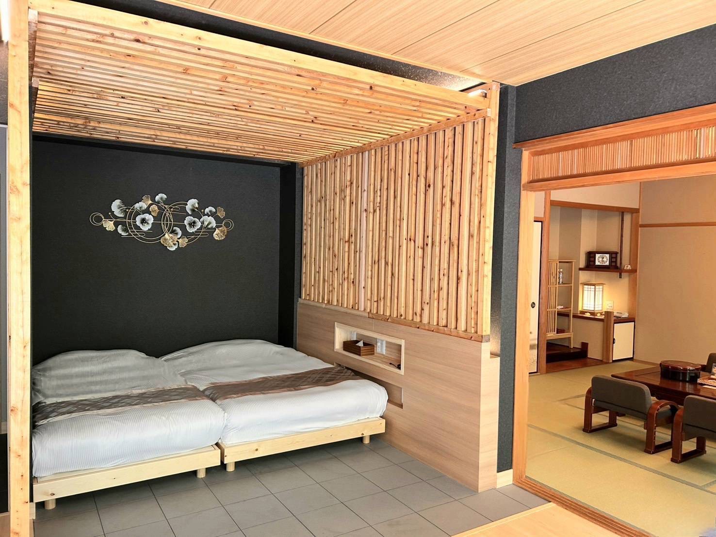 金色の間　紫翠