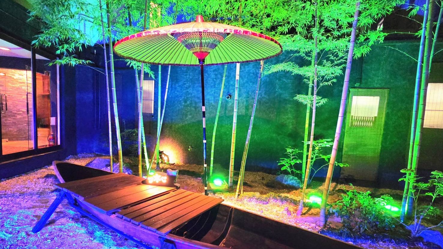 猫が遊びに来る庭