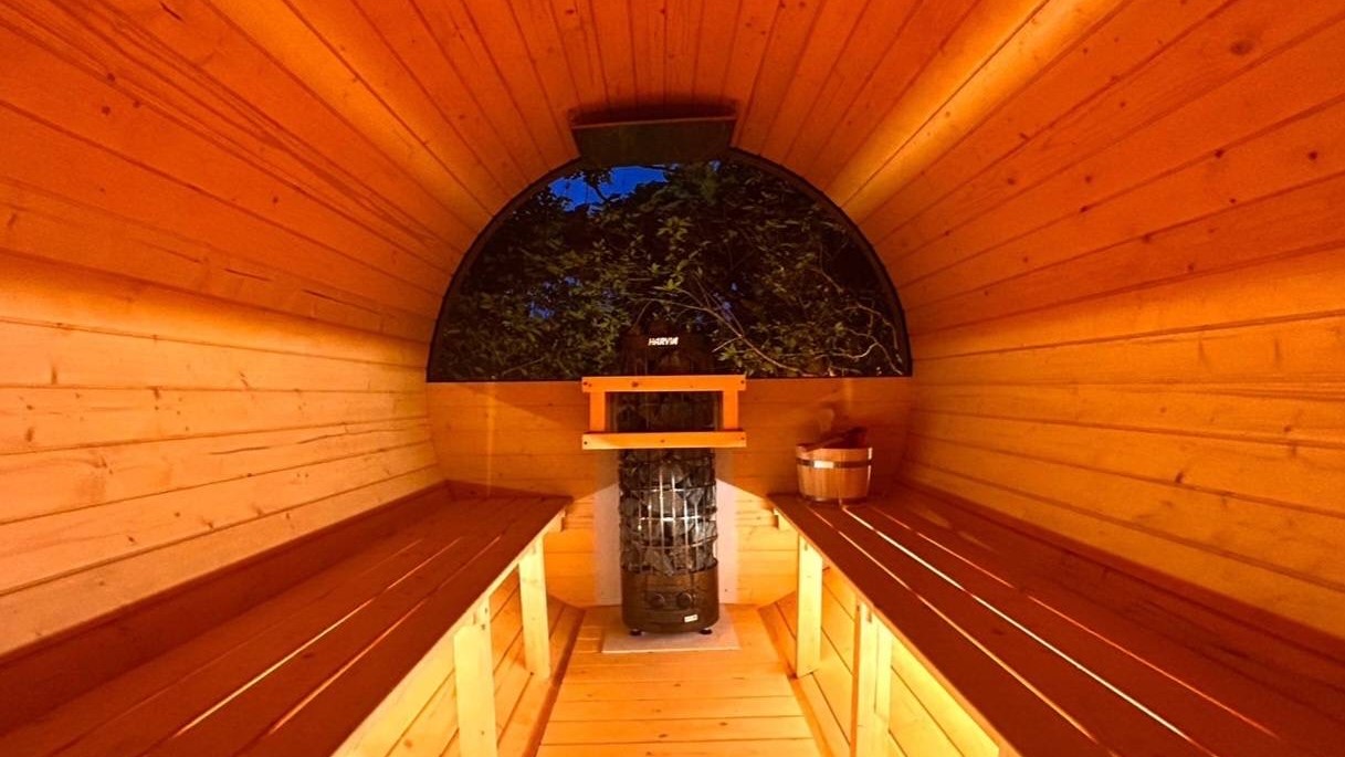 月の山源泉エリア　バレルサウナ