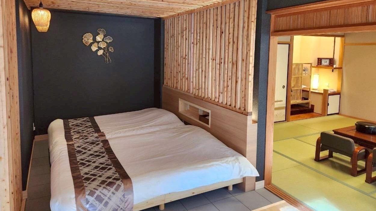 金色の間　紫翠
