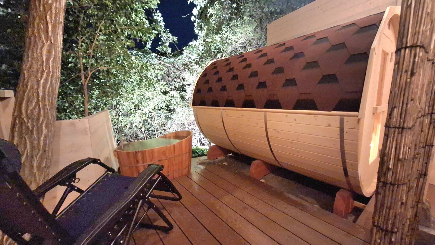 月の山源泉エリア　バレルサウナ