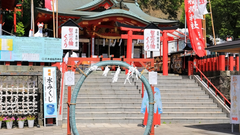 【熊本城稲荷神社】加藤清正が熊本城の守り神として稲荷神を勧請したことが始まり。通称「白髭さん」