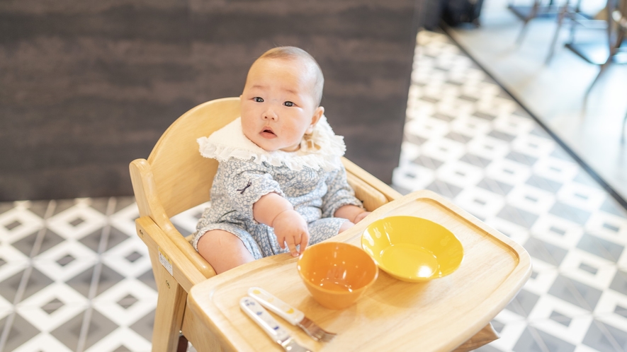 お子様用の椅子・食器もご用意しておりますのでスタッフにお声がけくださいませ