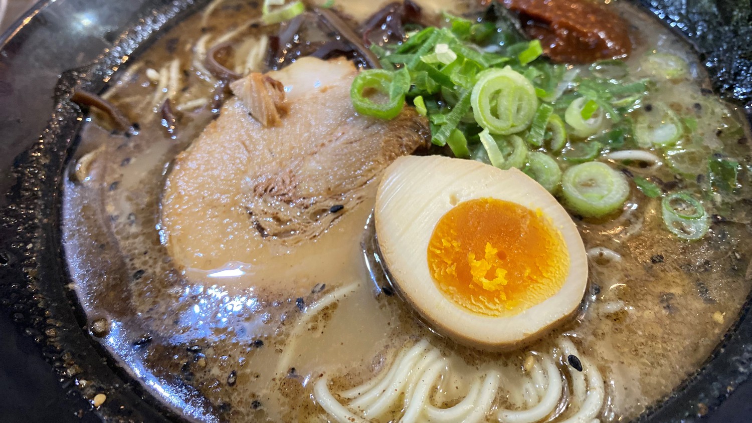 【熊本ラーメン 黒龍紅 熊本駅前店】お食事券利用可★ 熊本ラーメンを堪能！豊富な居酒屋メニューも♪