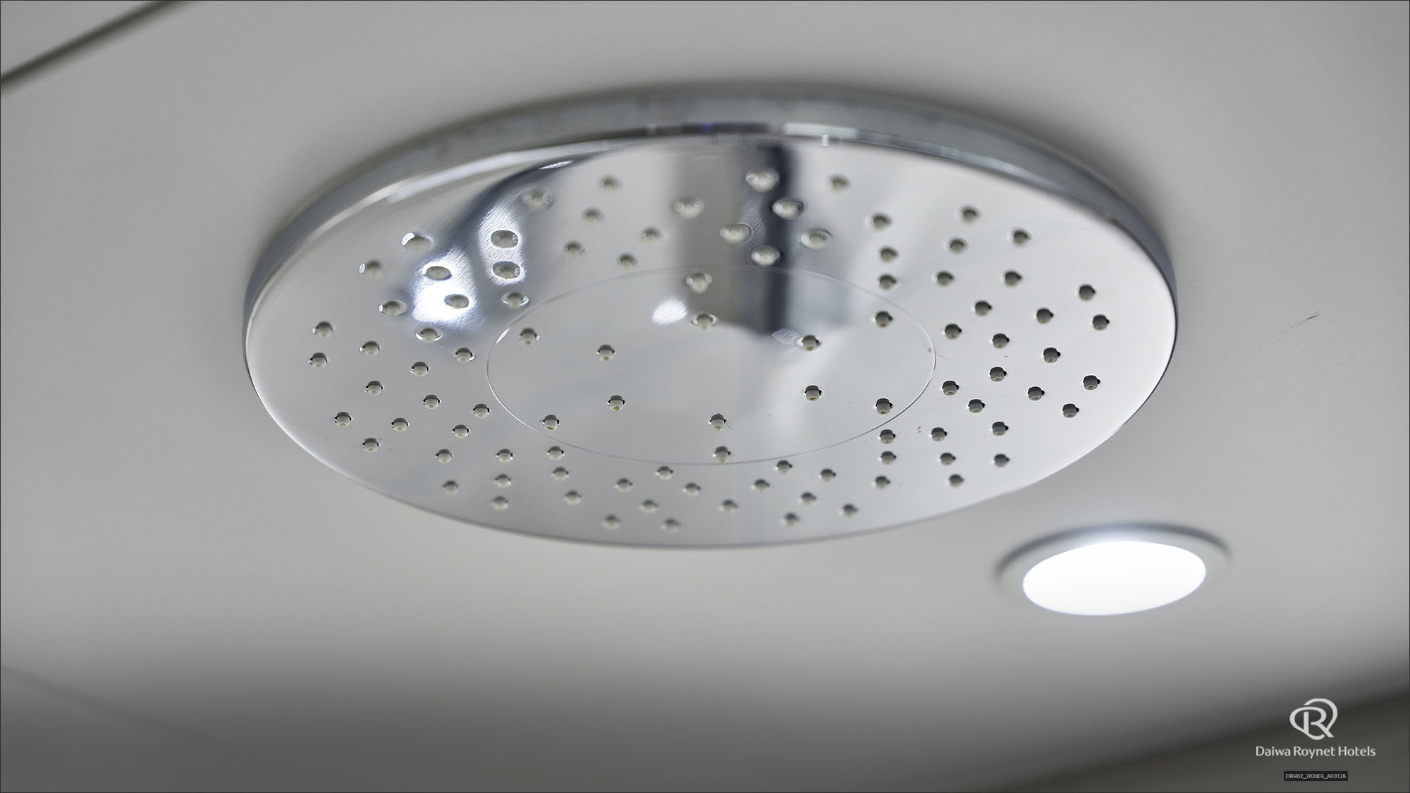 オーバーヘッドシャワーイメージ（スイートルーム限定）