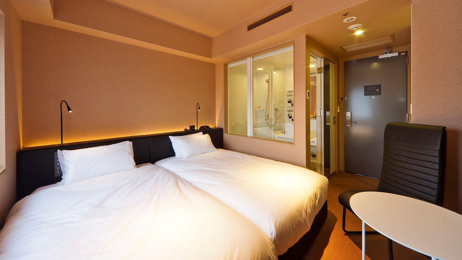 ツインルームA～広さ18.4平米～シャワーブースのみ