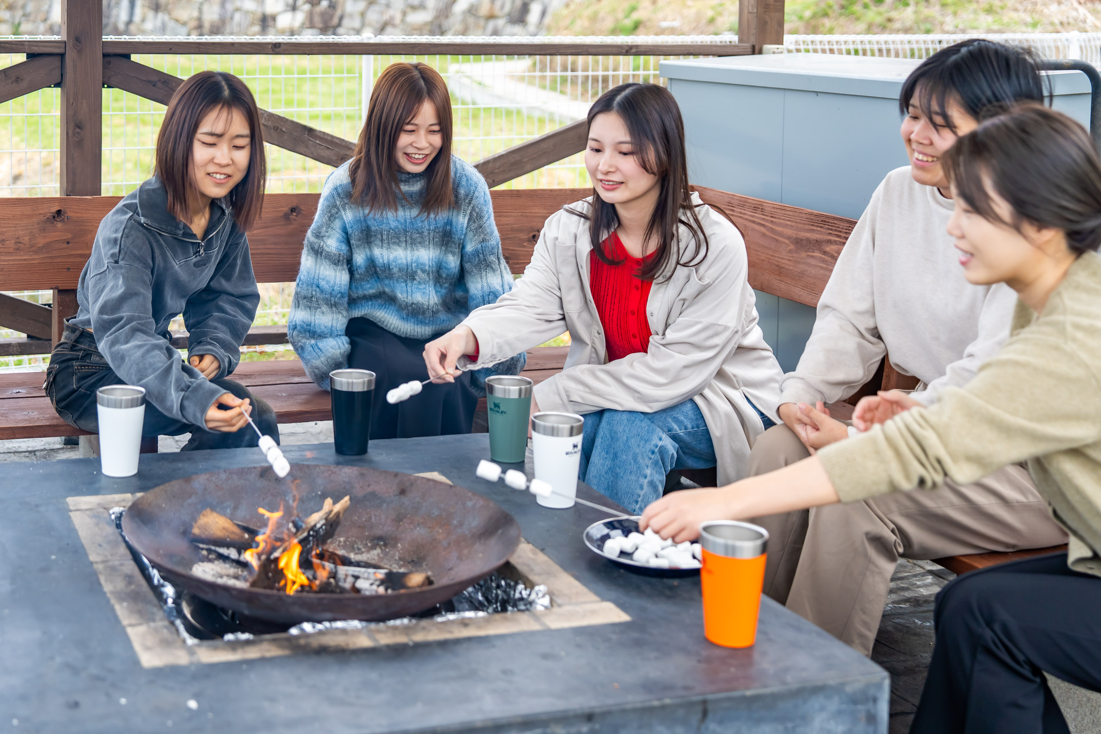 焚き火とBBQコンロは有料オプションです。