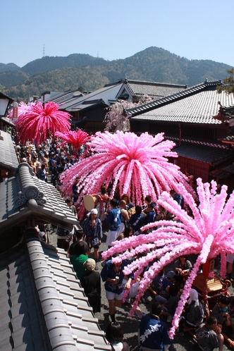 各町内から集まる花みこし