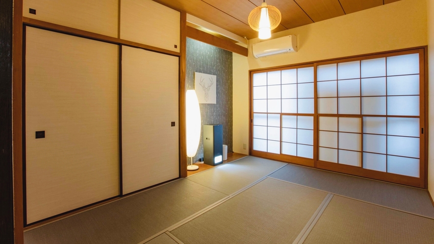 １階和室：心落ち着く和のお部屋。3名様以上でご利用の場合はお布団をご用意いたします。