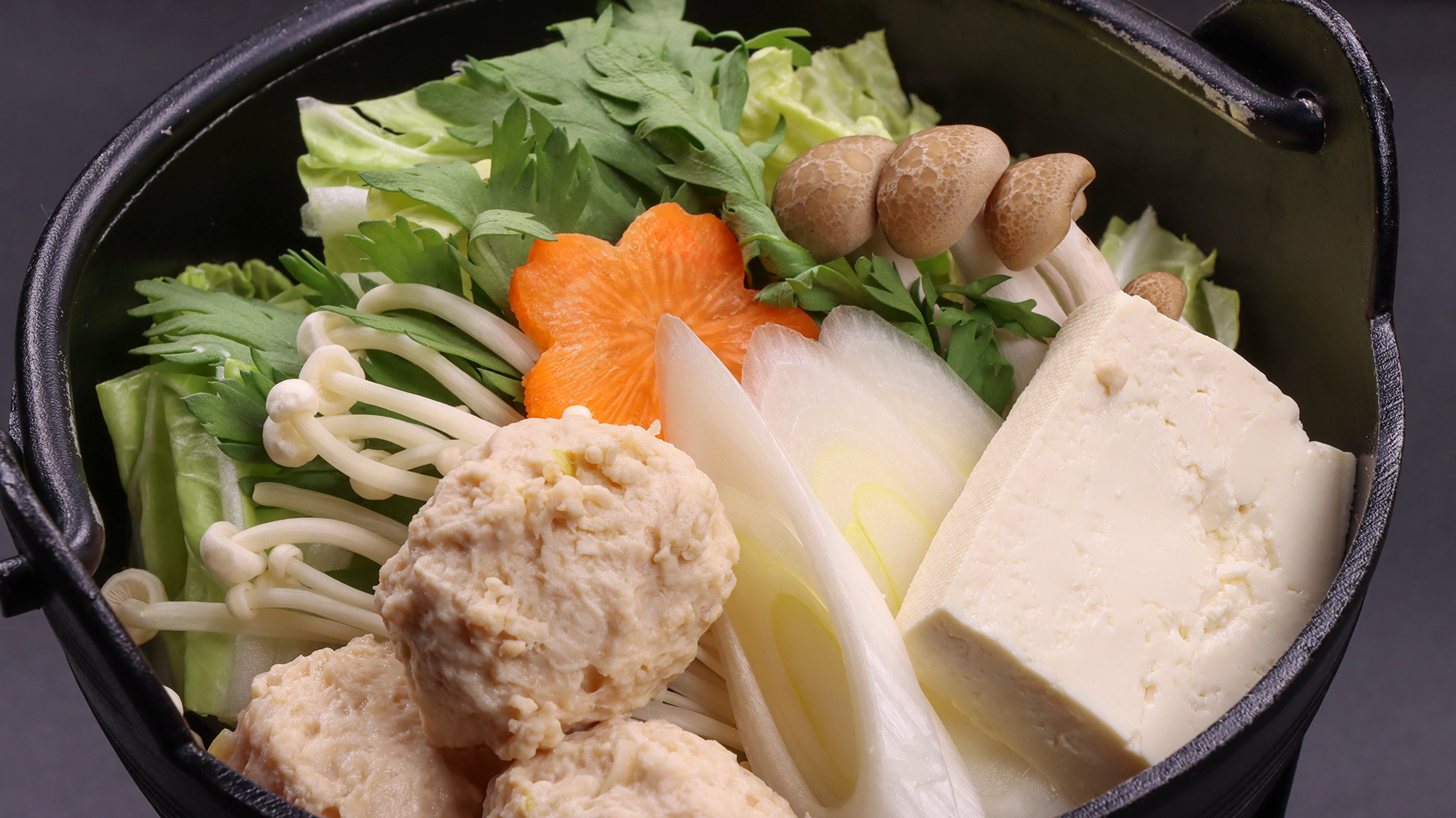 #夕食イメージ 季節の具材をふんだんに使った寄せ鍋