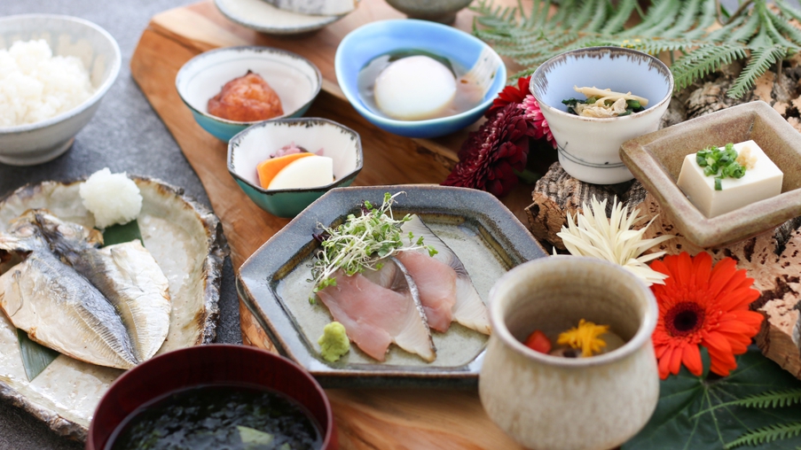 【春の新メニュー】旬の味覚・桜鯛やサクラマスを味わう和洋折衷ディナー＜夕朝食付＞