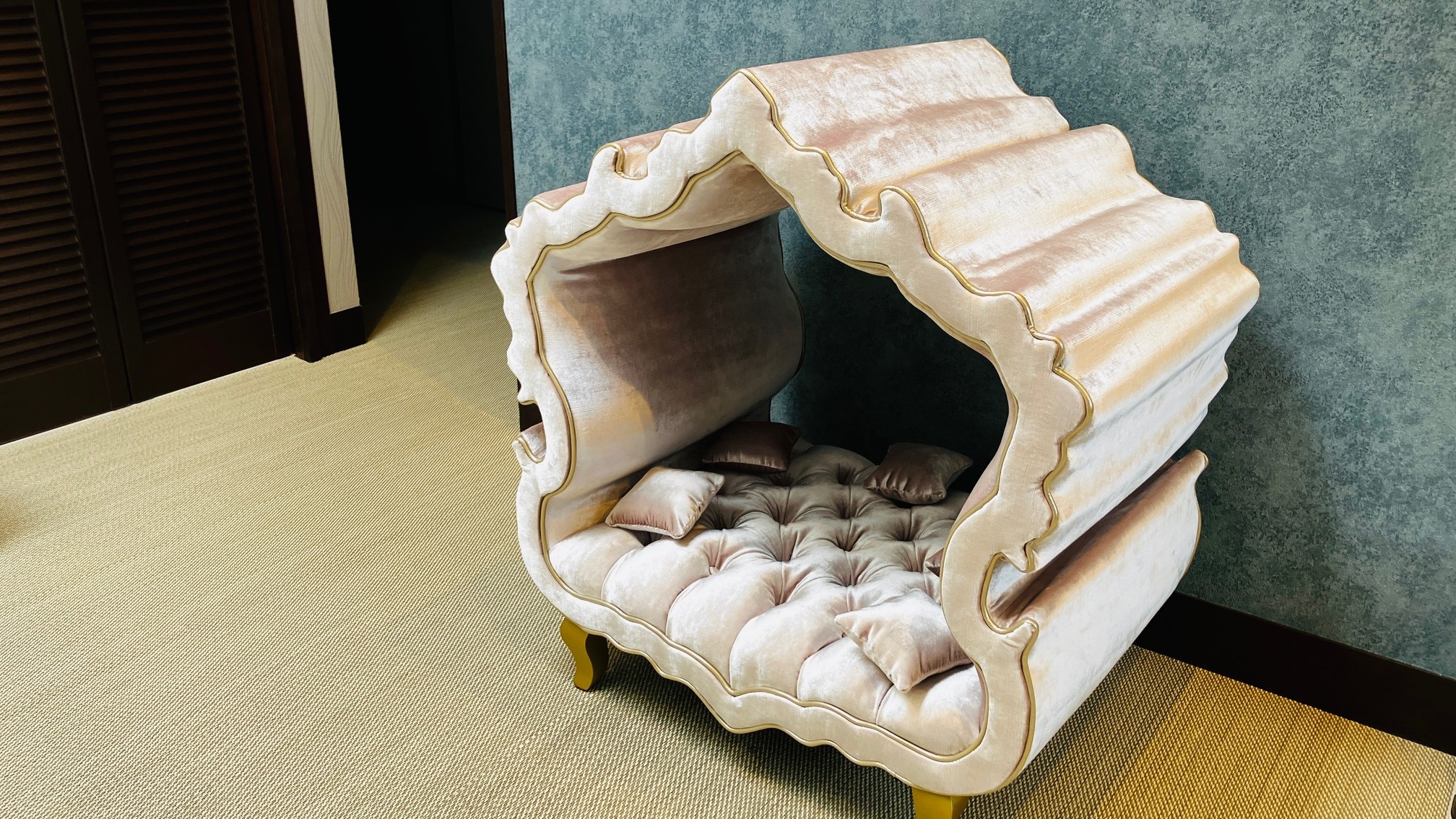 HAUTE HOUSE PET SOFA