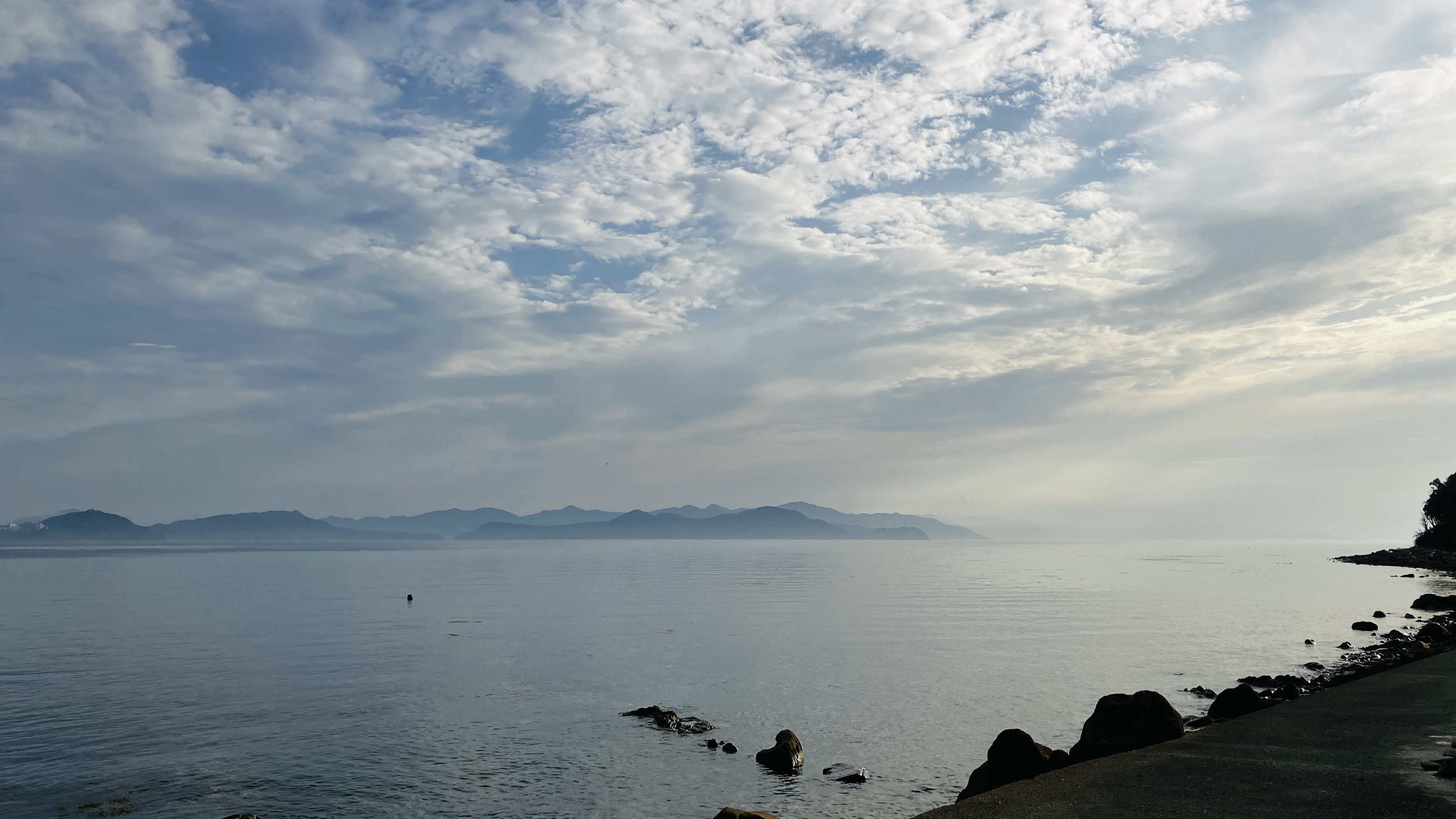 海の向こうには・・・