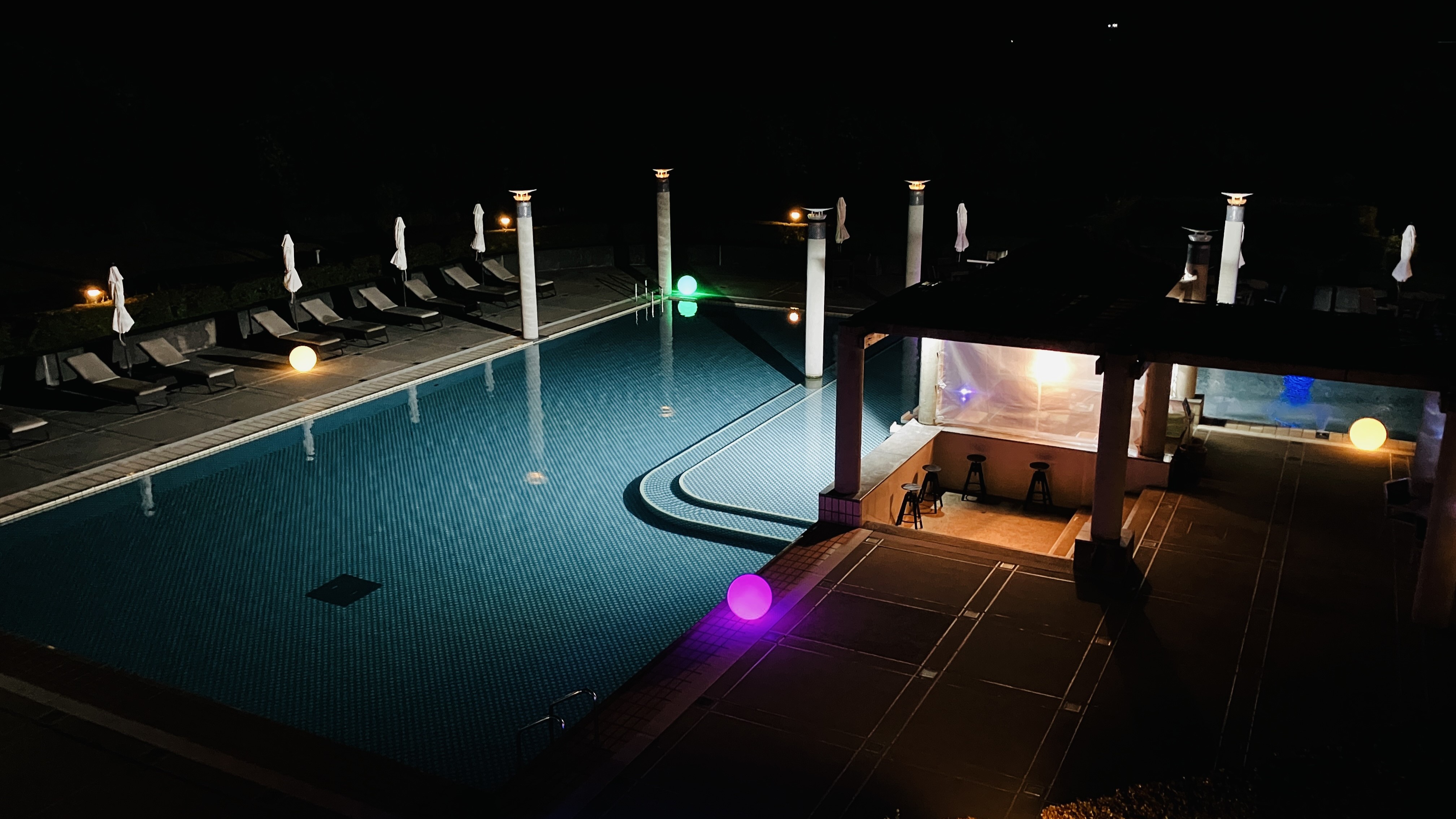 ナイトプール