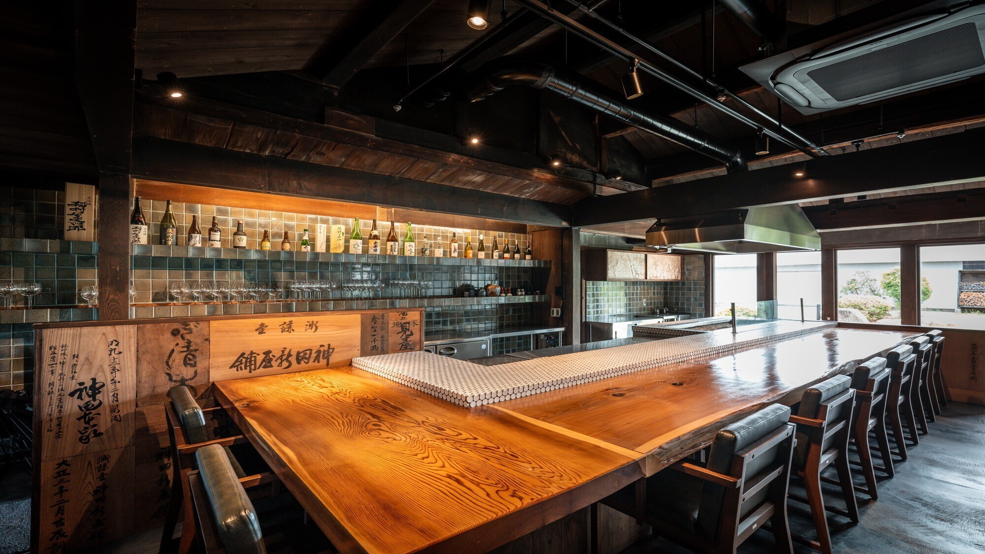 レストラン｜1本の大木から作られた築150年の古民家をリノベーションしたレストラン