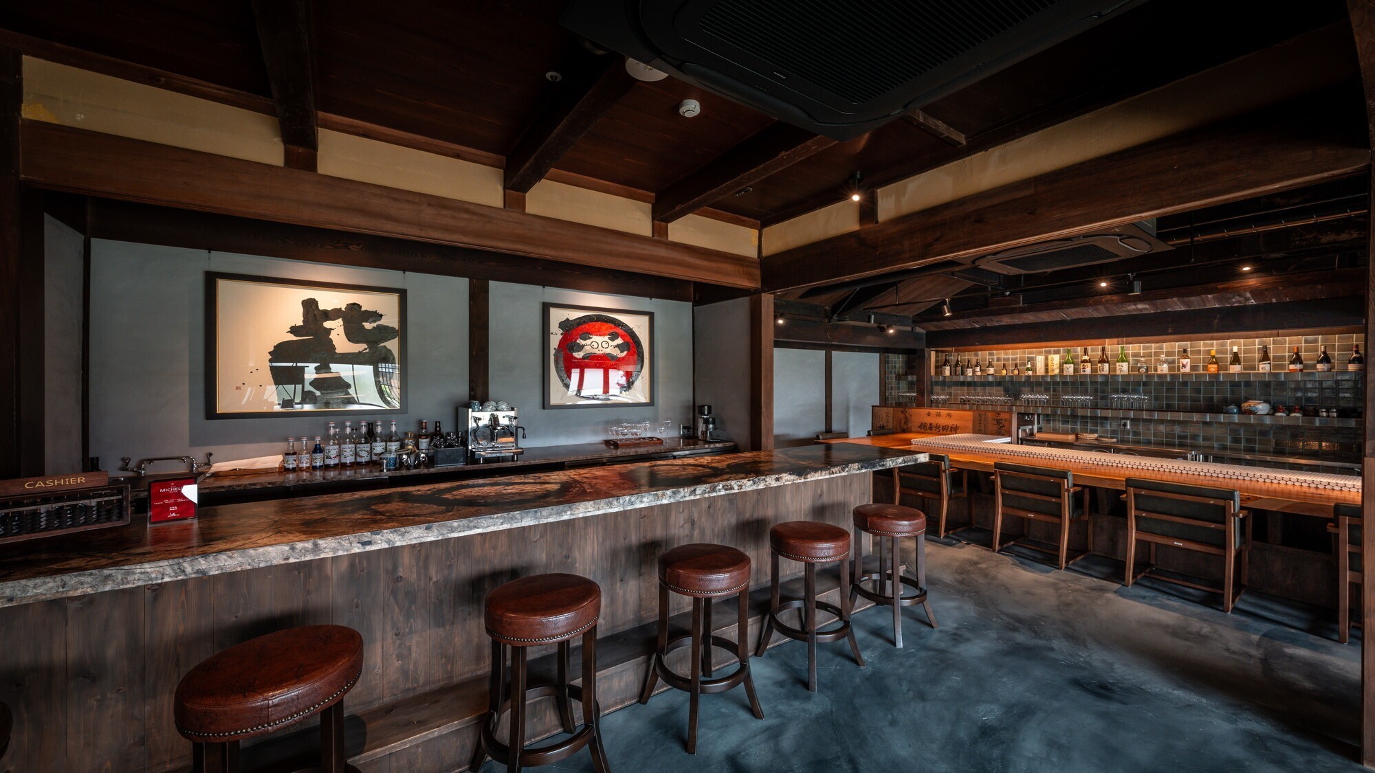 レストラン｜1本の大木から作られた築150年の古民家