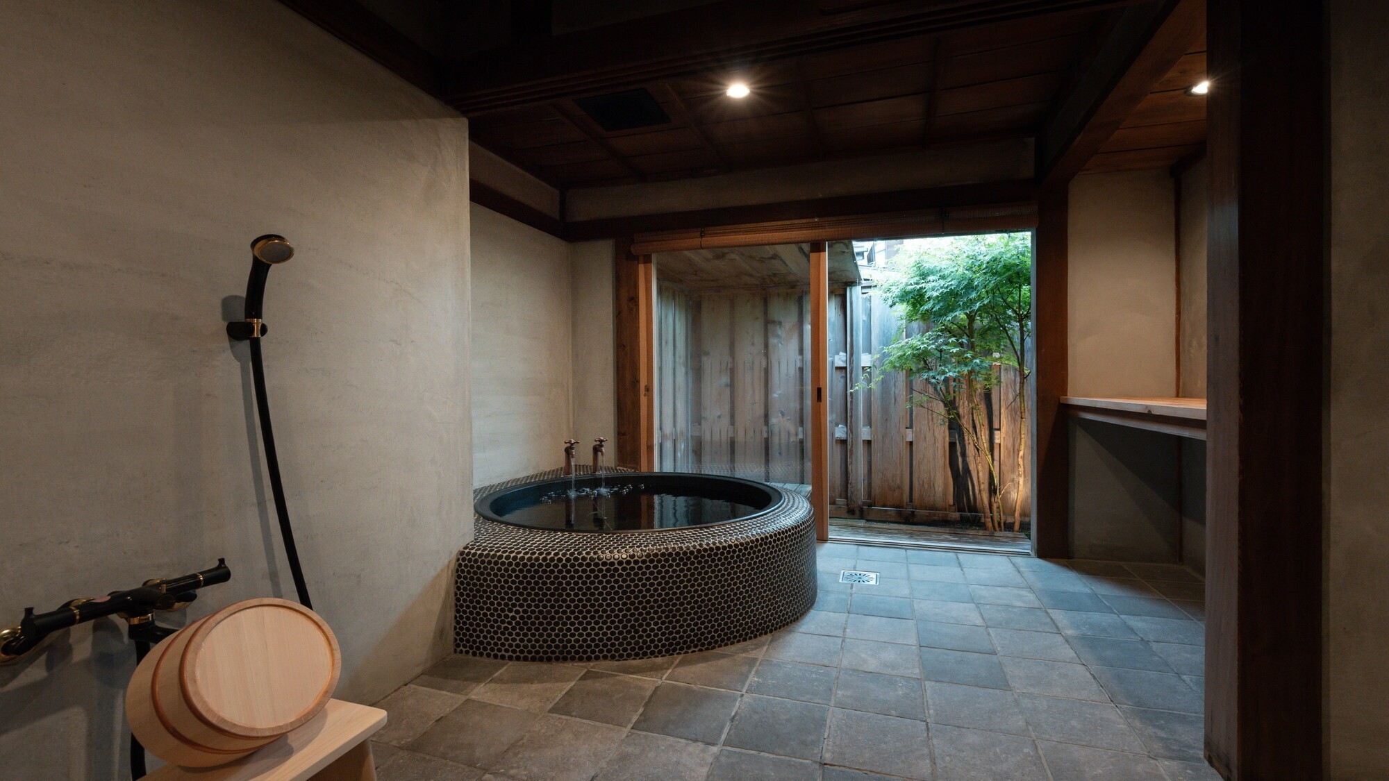 植松302｜半露天風呂で癒しの時間を