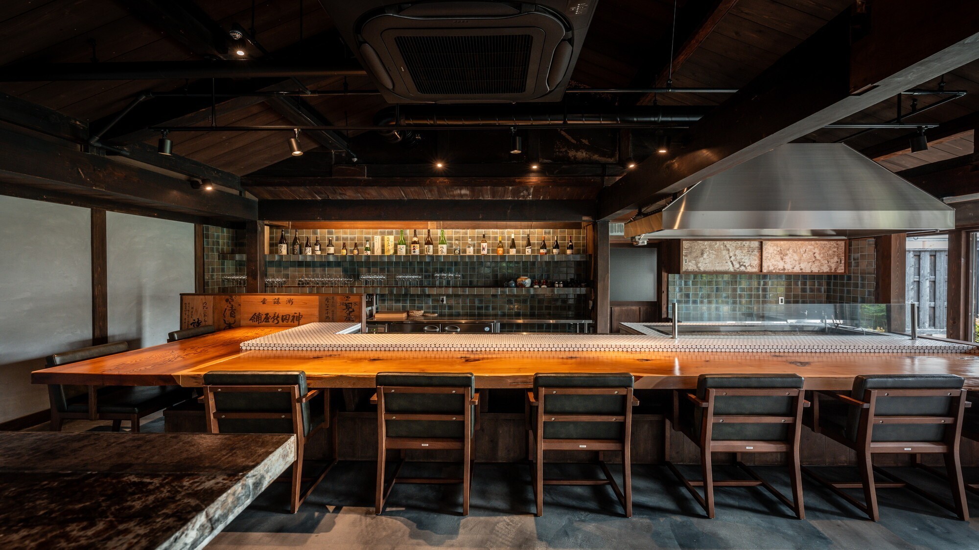 【夕食】1本の大木から作られた築150年の古民家をリノベーションしたレストラン