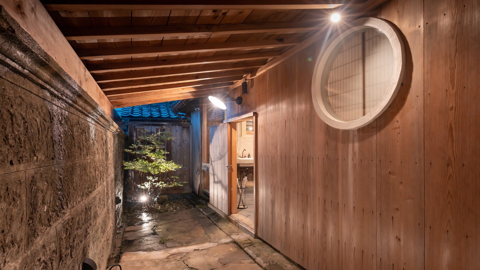 植松302｜リビングへと続く通路