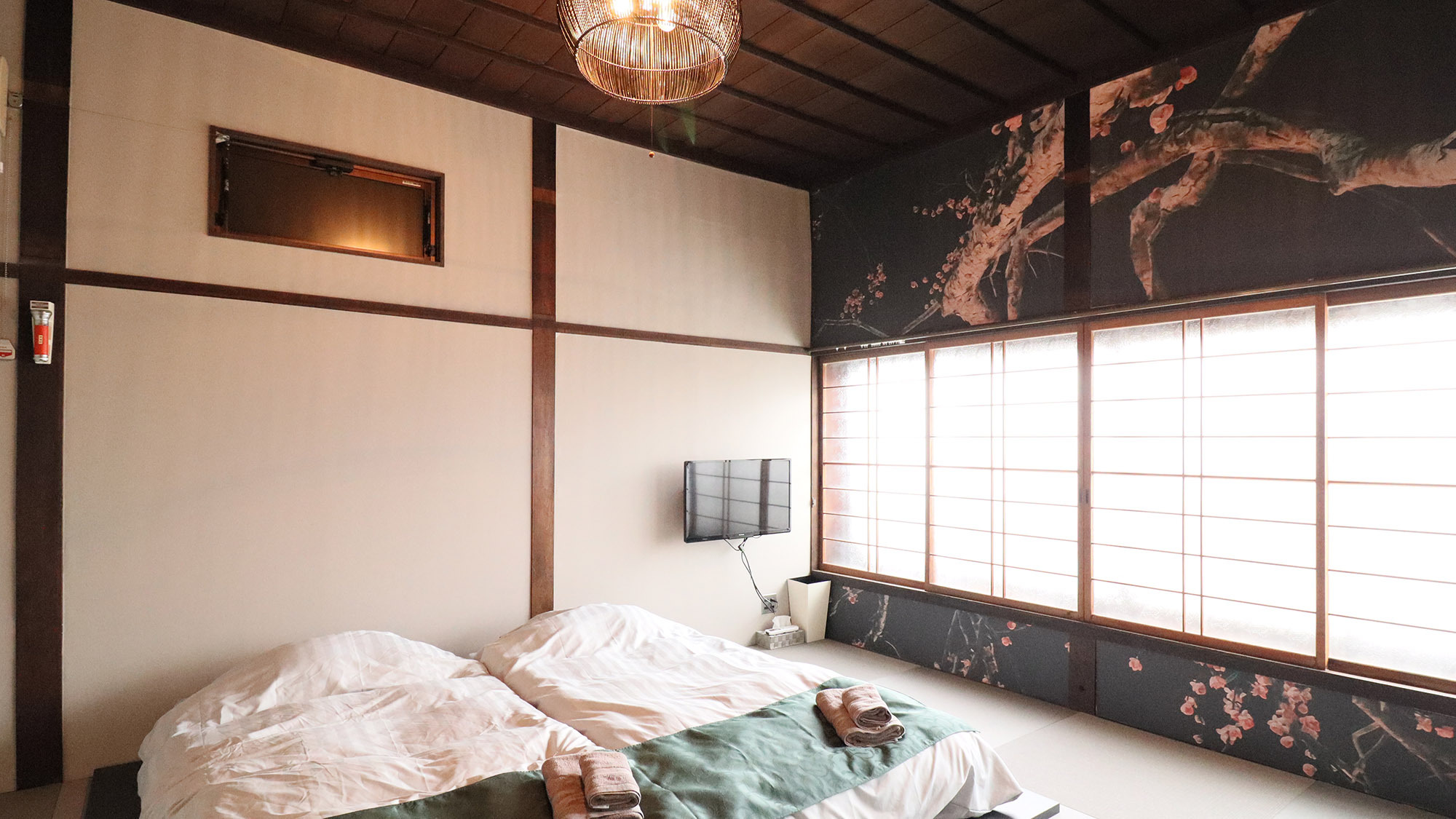 ・【和室・花】ふかふかのベッドでごゆっくりお休みください