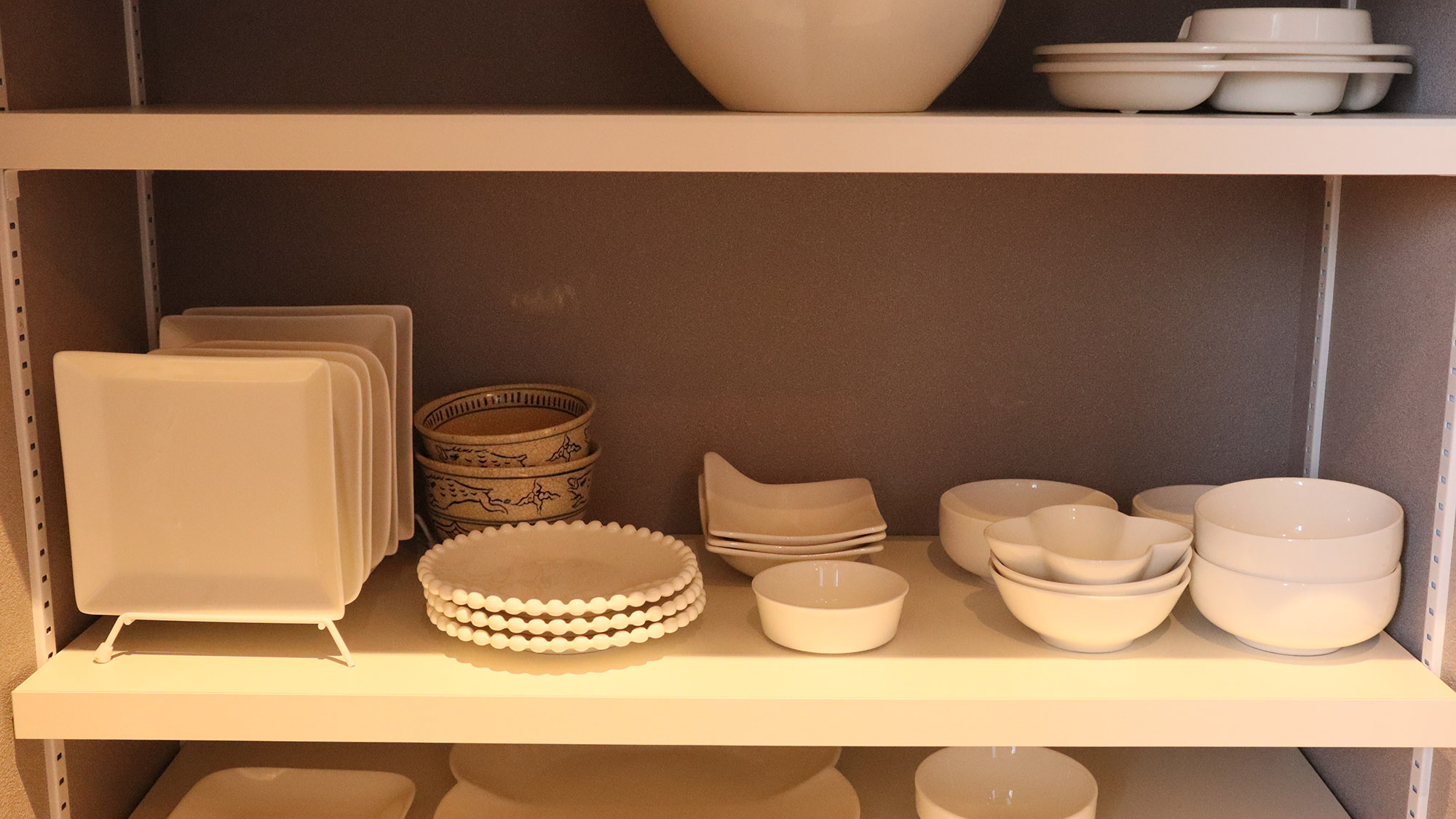 ・【キッチン】人数分の食器をご用意。ご自由にお使いください