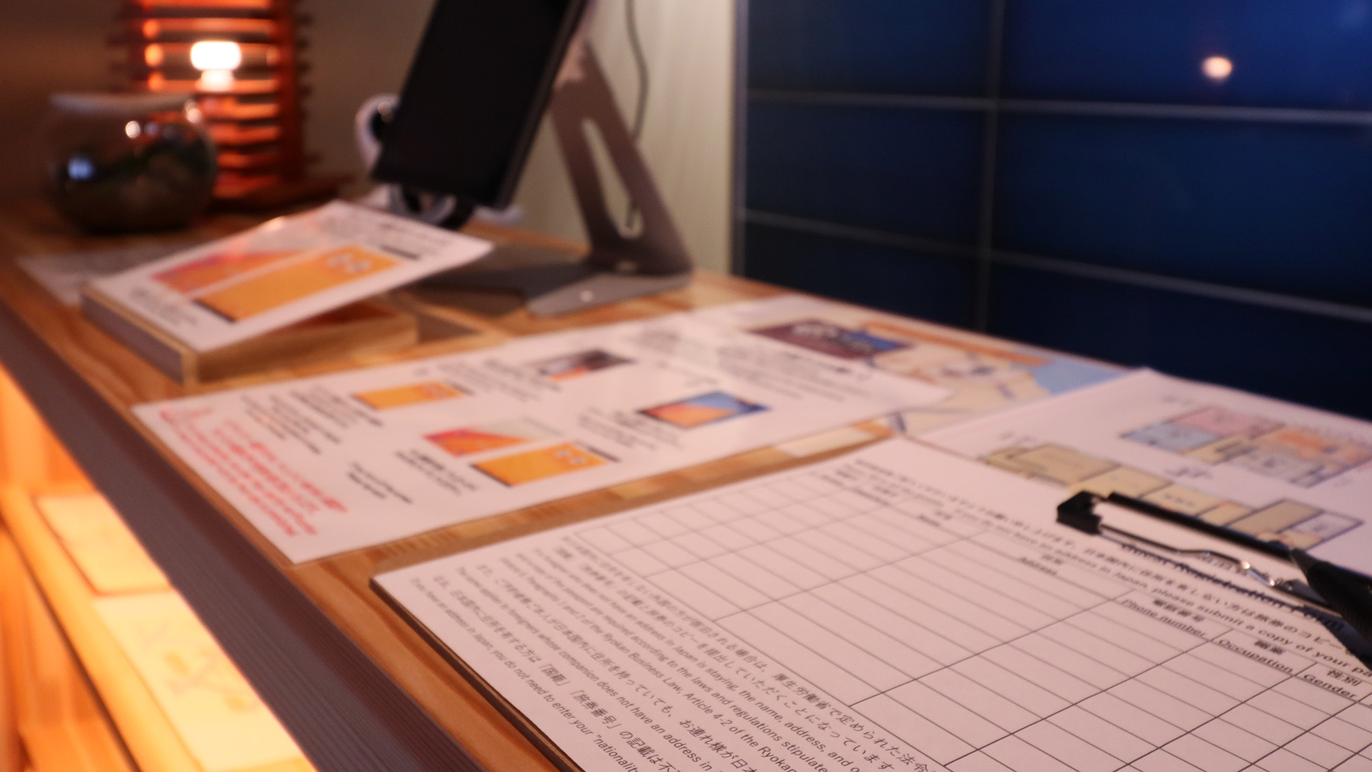 ・【フロント】タブレットの操作方法や、その他ご案内もこちらにございます