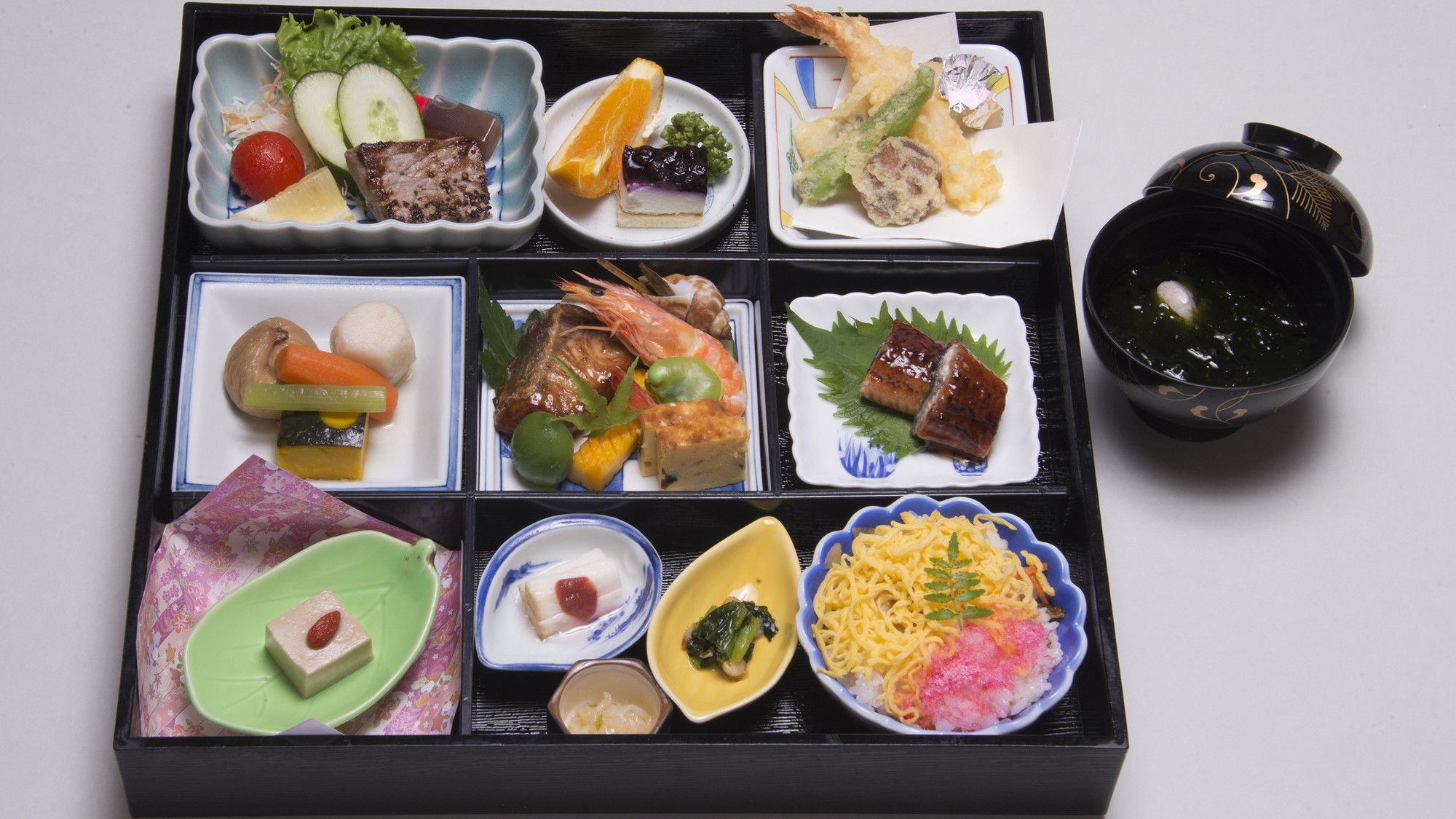 【1泊2食付｜部屋食】夕食は佐賀の旬が詰まった割烹 清川の「松花堂弁当」をお部屋にてご用意！