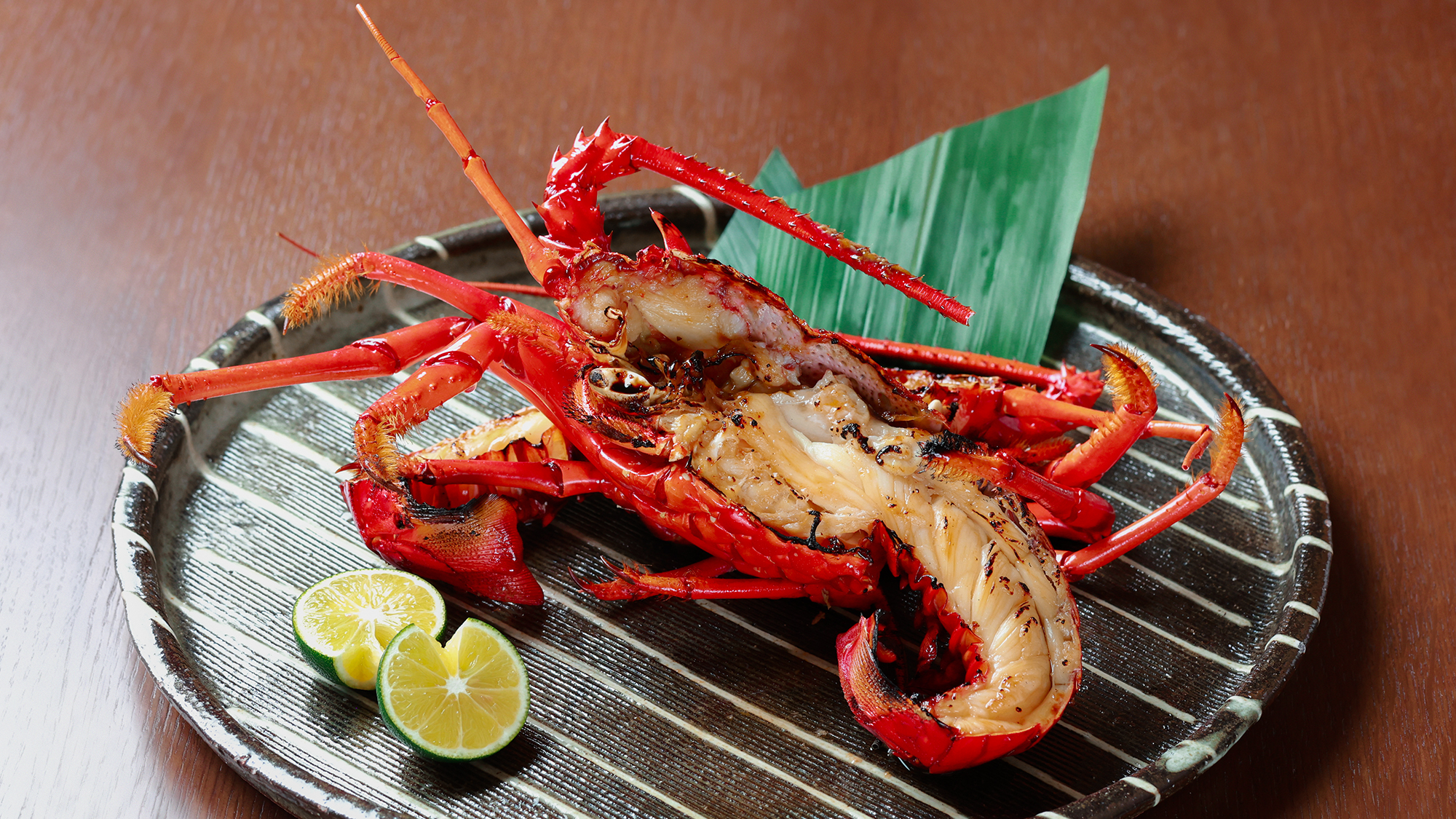 【ご夕食（別注）】伊勢海老の鬼殻焼き　お祝い事や特別な記念日にも。