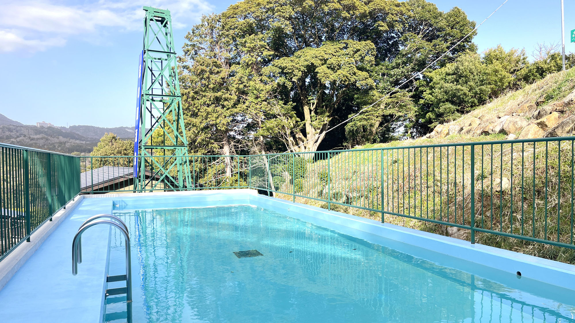 施設◆一年中泳げる自家源泉温泉プール　*