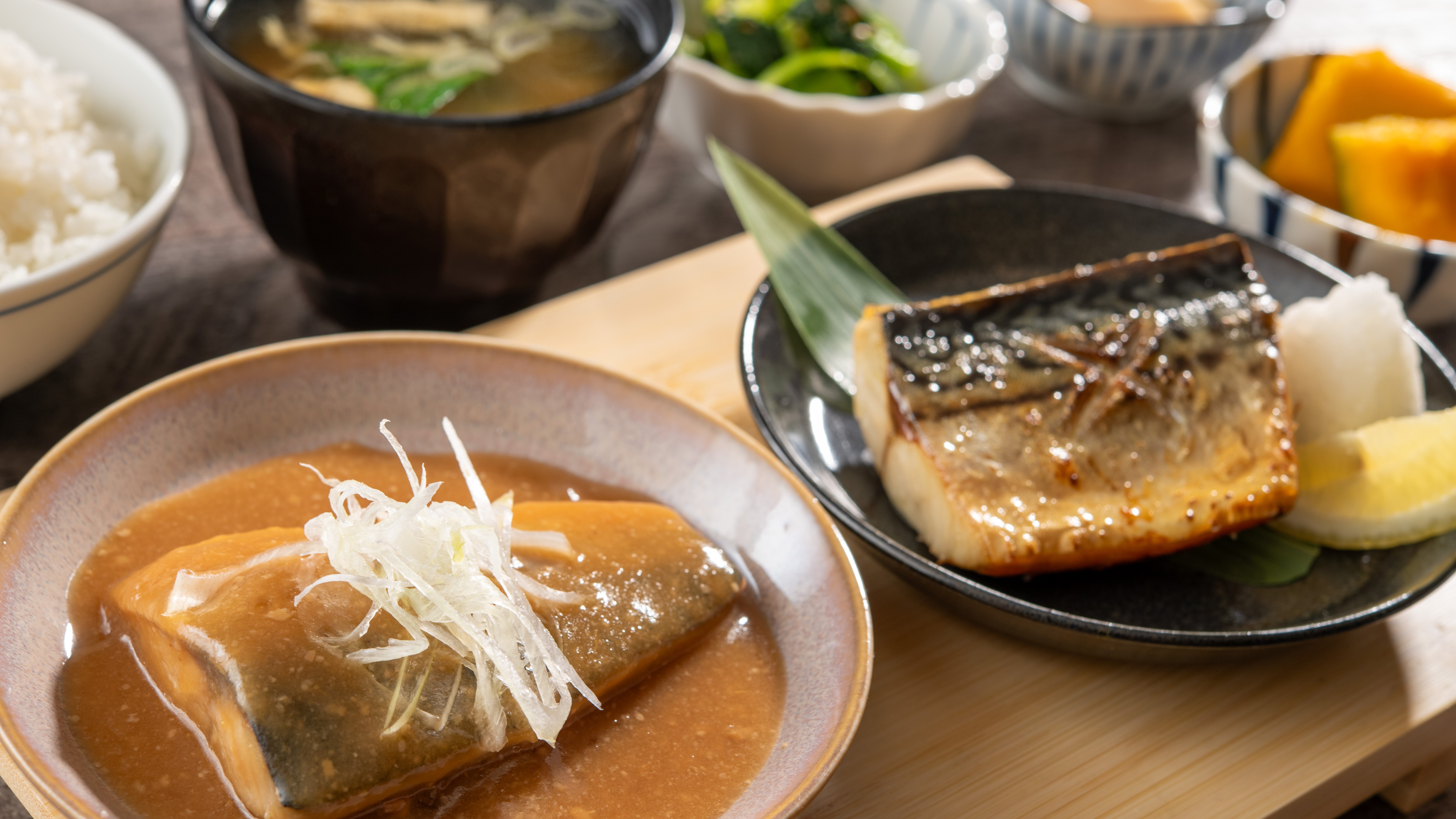 ランチ「サバの贅沢ニ種御膳」