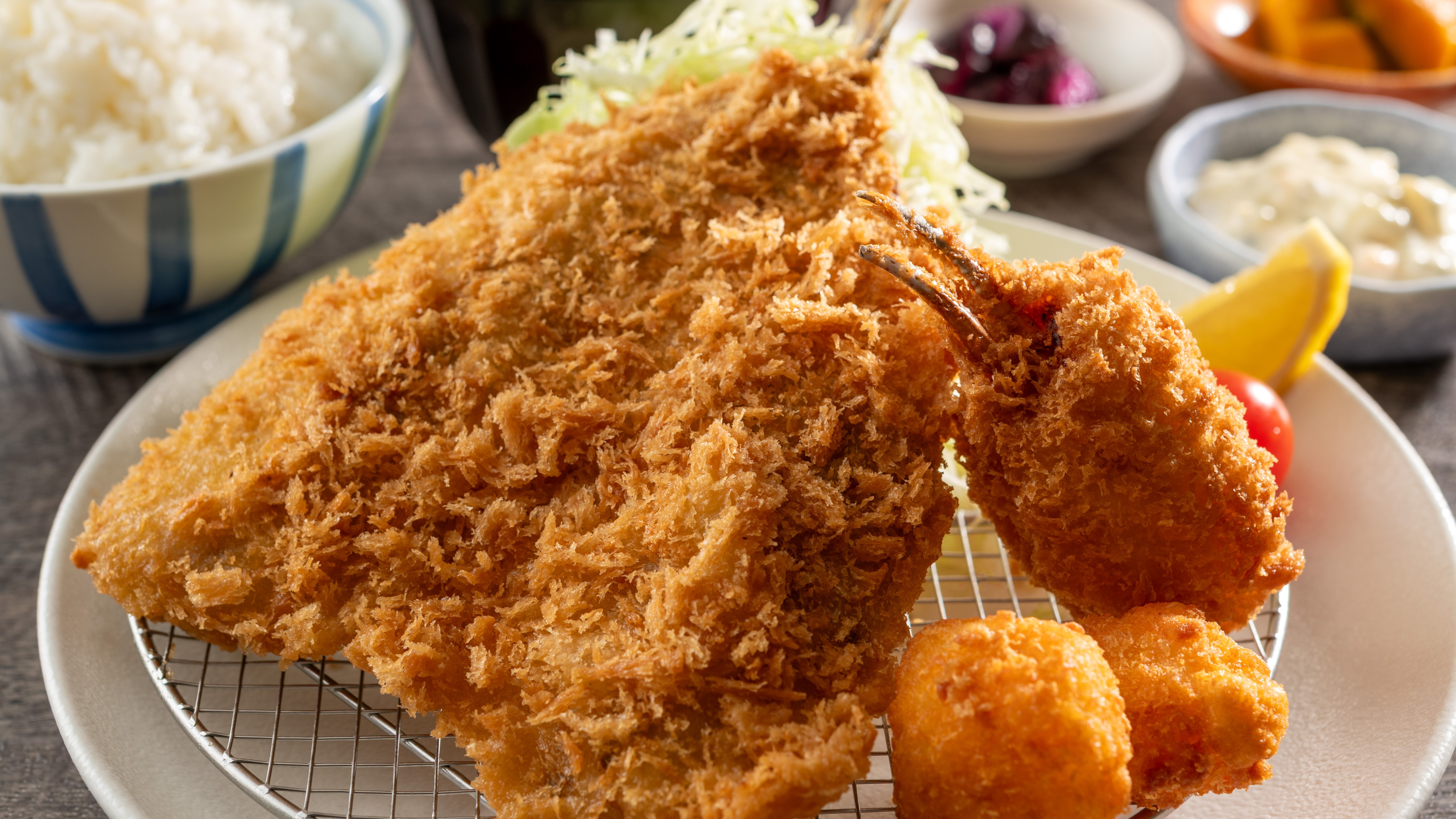 ランチ「みなとフライ定食」