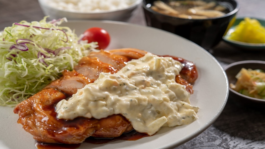 ランチ「タルタルチキンステーキ定食」