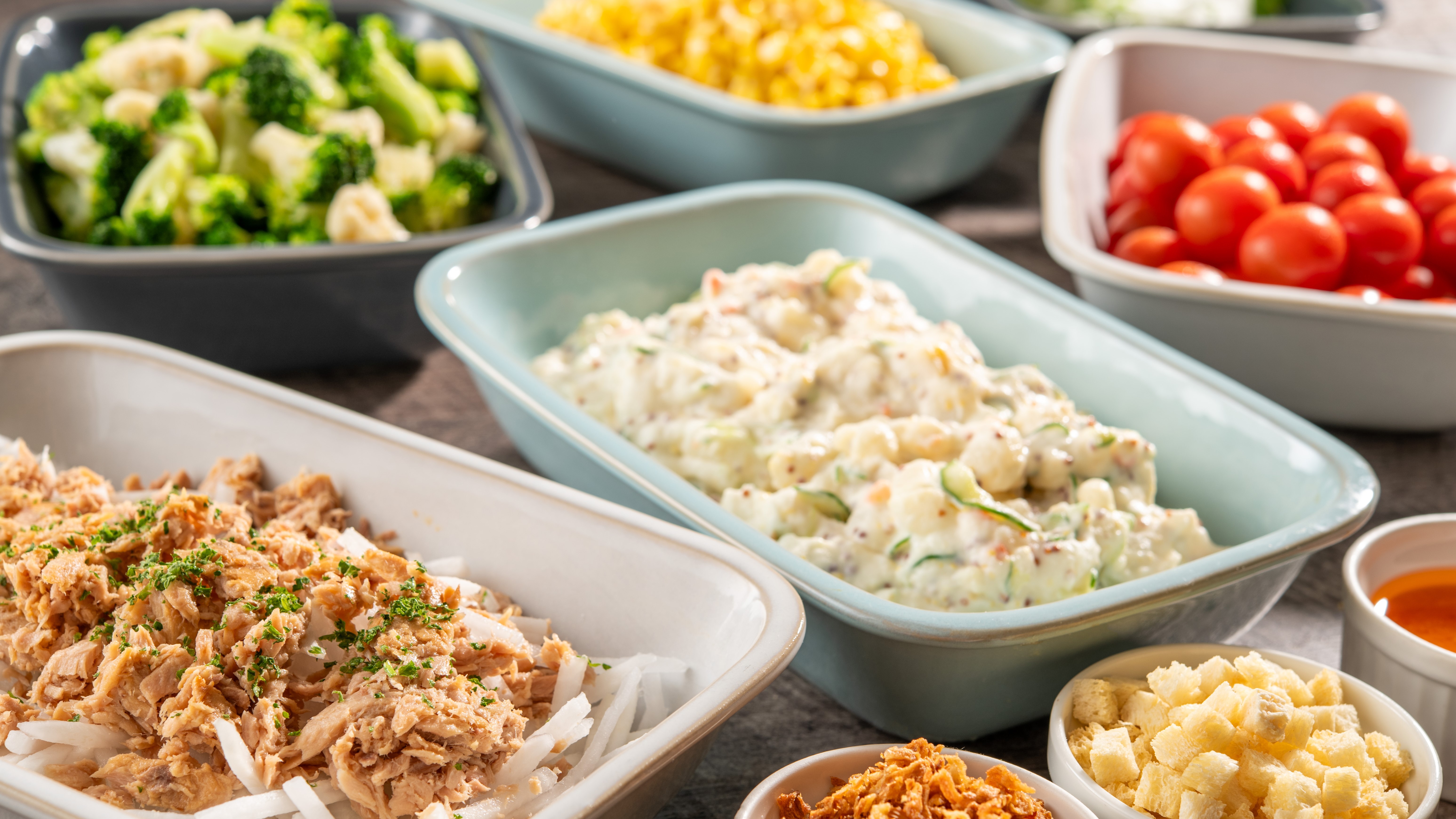 朝食ビュッフェ「彩りサラダ」
