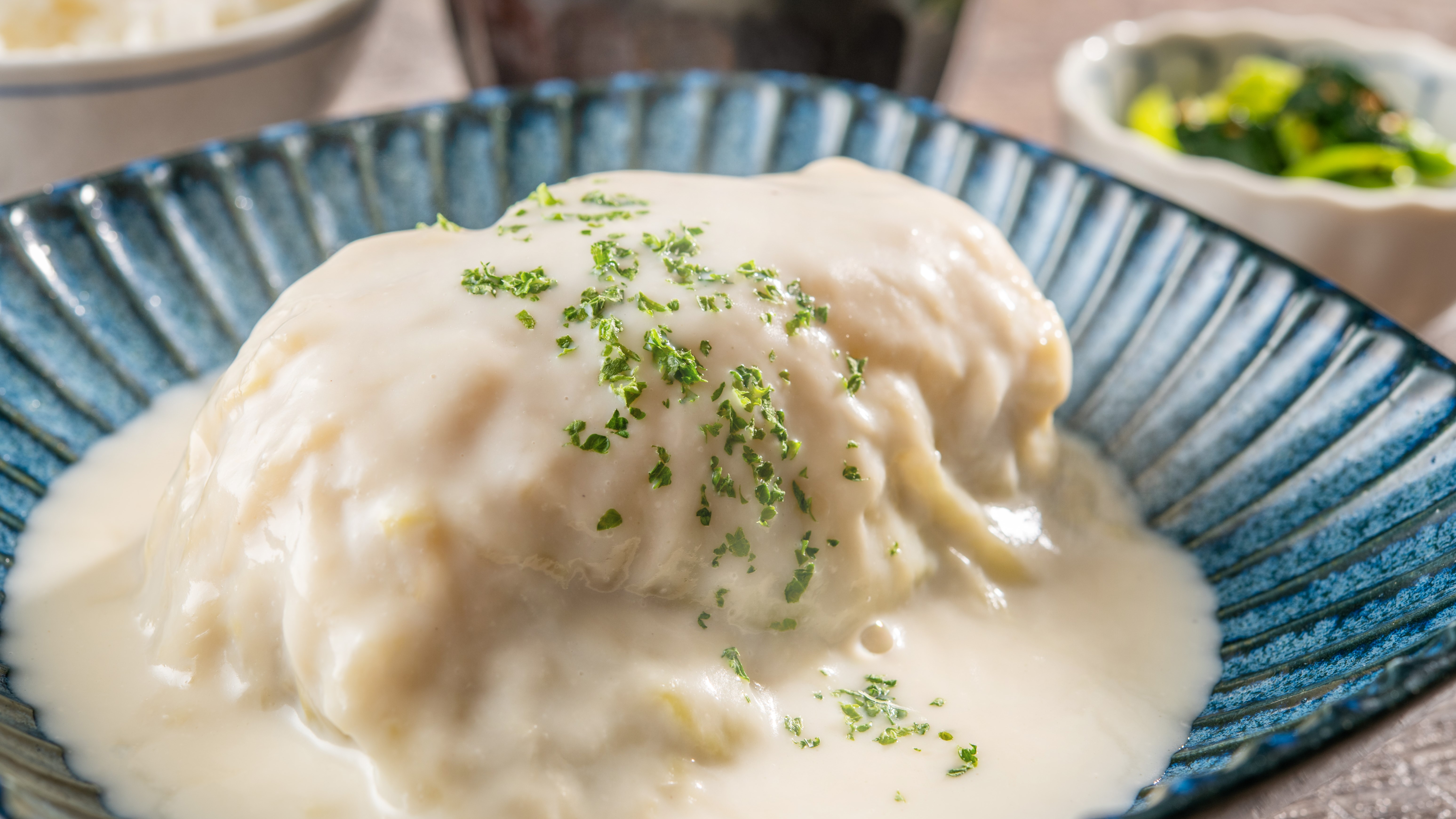 ランチ「特製ホワイトソースのロールキャベツ定食」