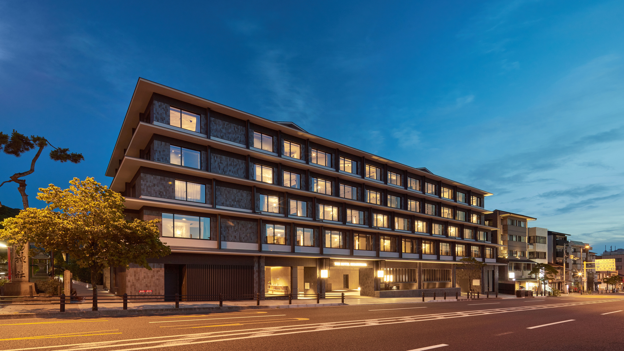 ホテル外観(夜)