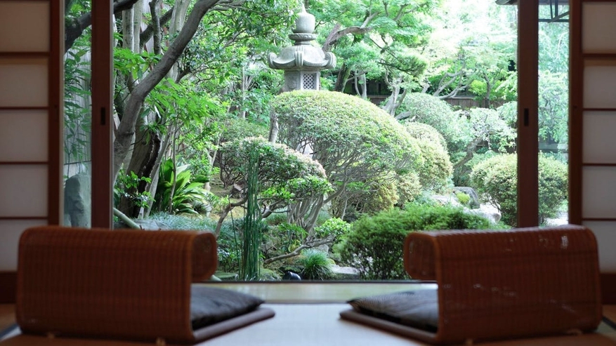 【衣紋】日本庭園の眺めを独り占め。庭園直結のお部屋