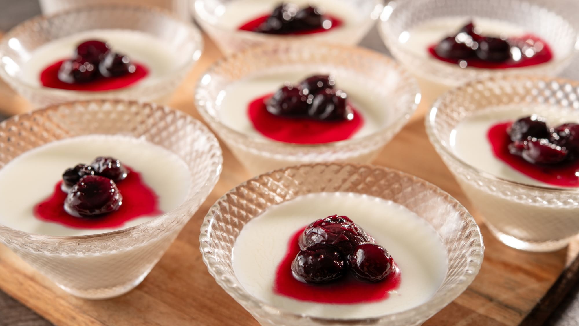 朝食ビュッフェ：冬メニュー パンナコッタ　嬬恋産ブルーベリーソース