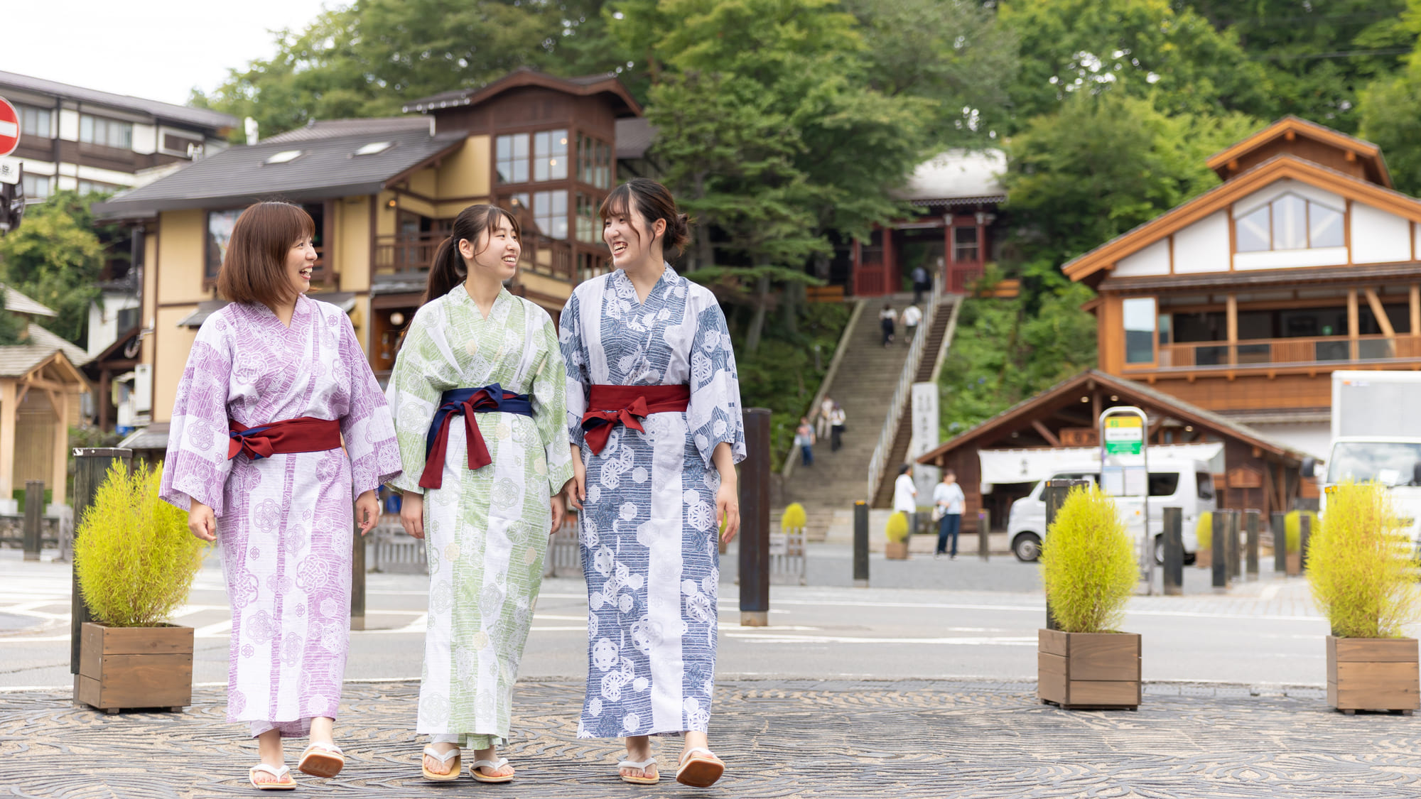 【湯路広場】湯畑の“畑”に対し、棚田をイメージした広場となる湯路広場。