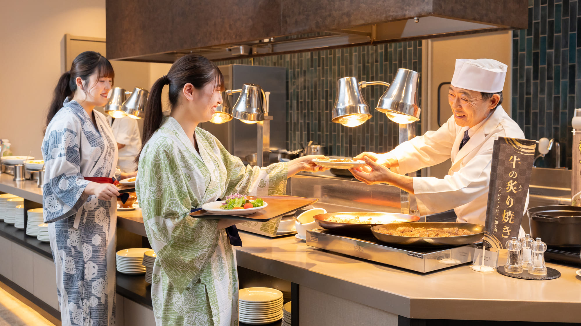 【夕食ビュッフェ】ライブキッチンで出来立てアツアツのお料理をご提供！