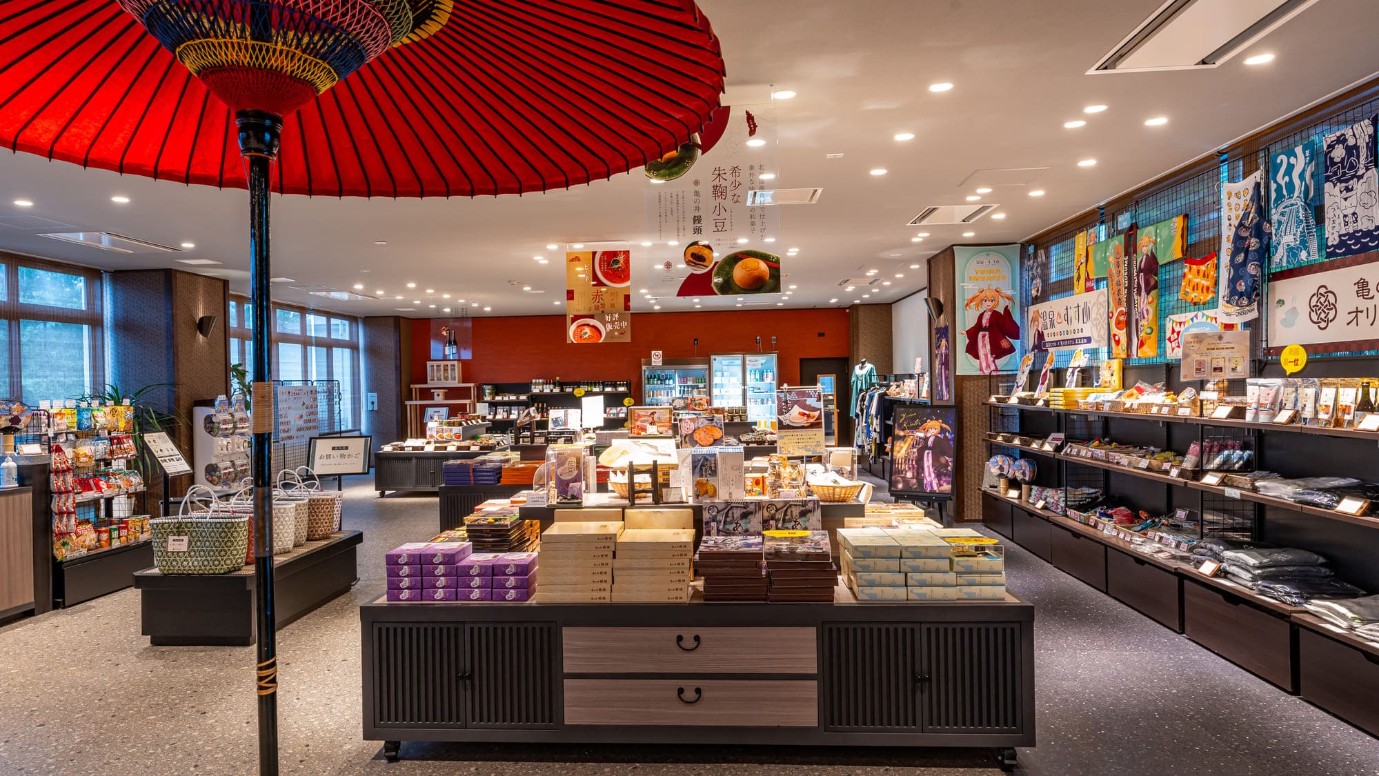 群馬県の特産品や草津温泉お土産、当館でしか購入出来ない温泉むすめとのコラボ商品など販売しております！