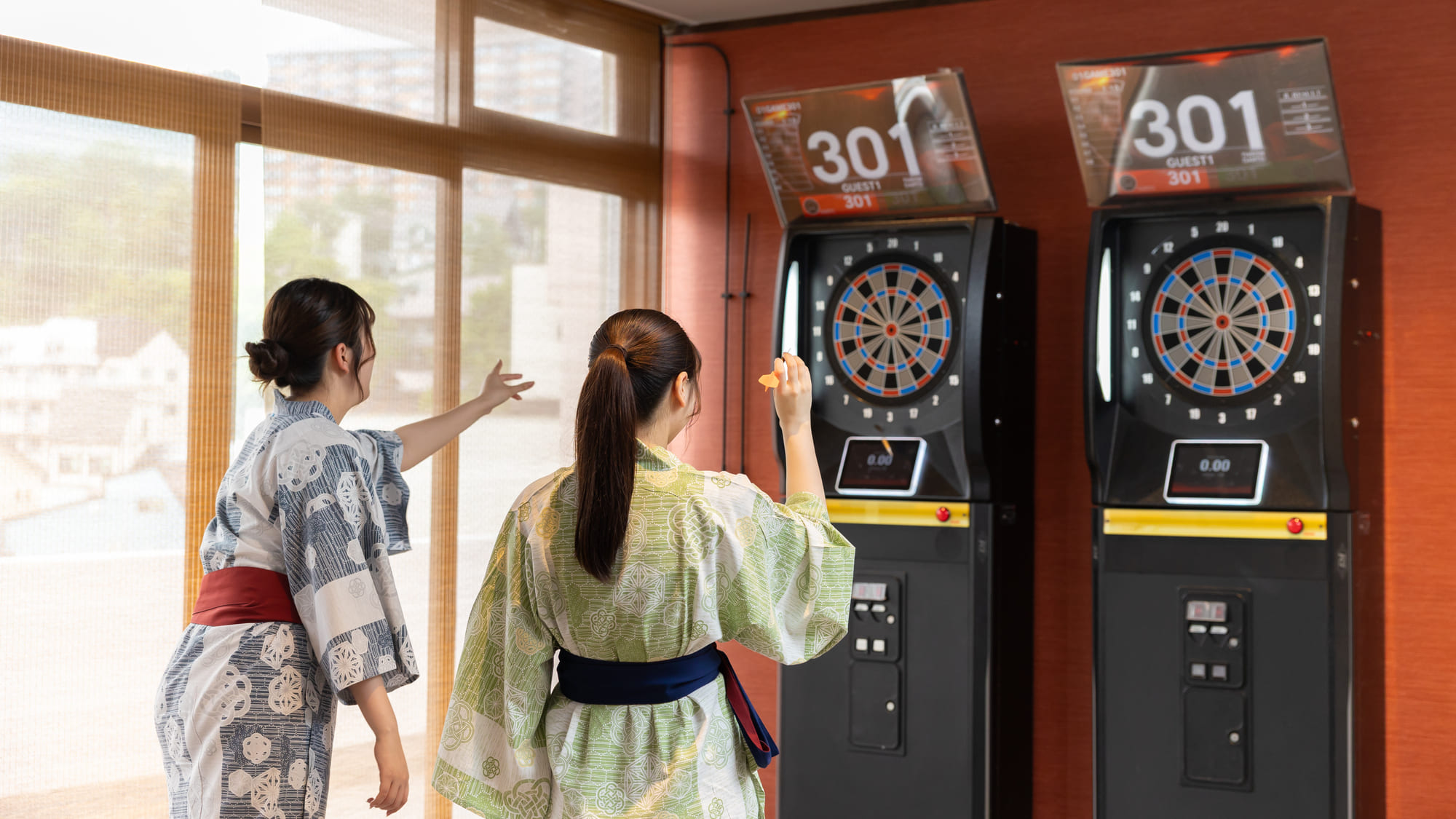 浴衣でダーツ！勝負するも良し、ワイワイ遊ぶのも良し★　ダーツ 30分550円（税込）