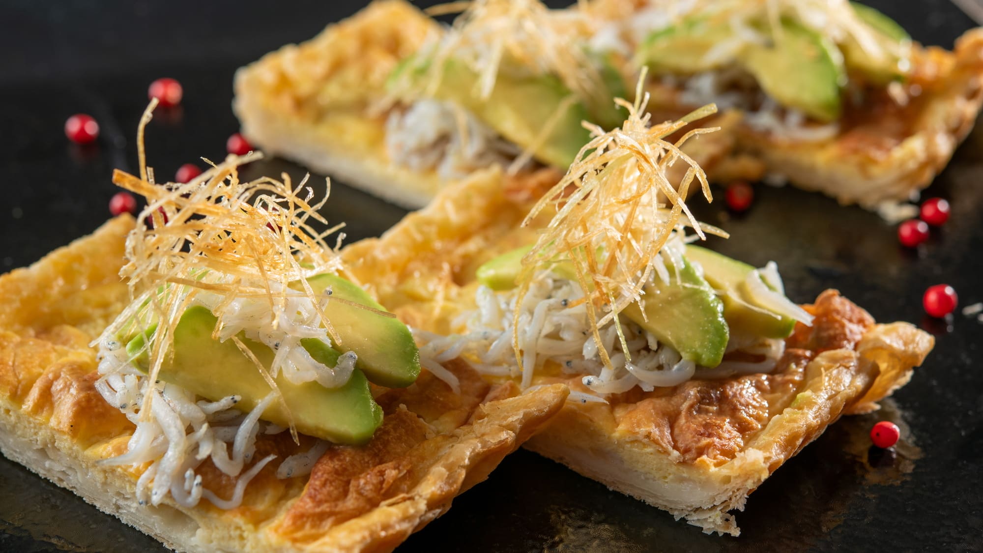 ディナービュッフェ：春メニュー 釜揚げしらすとアボカドのキッシュパイ