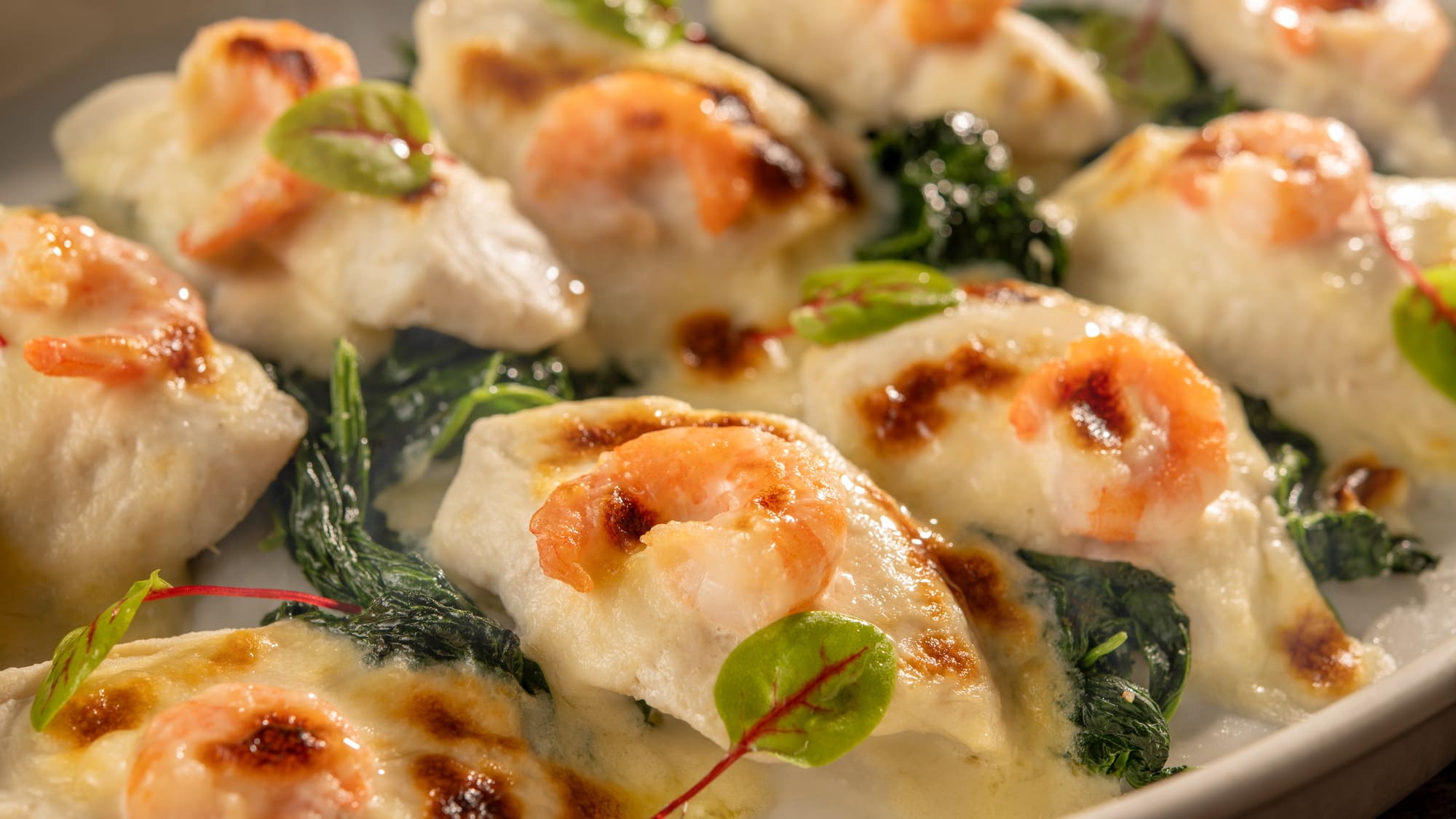 ディナービュッフェ：冬メニュー ピーチシャークとほうれん草のグラタン