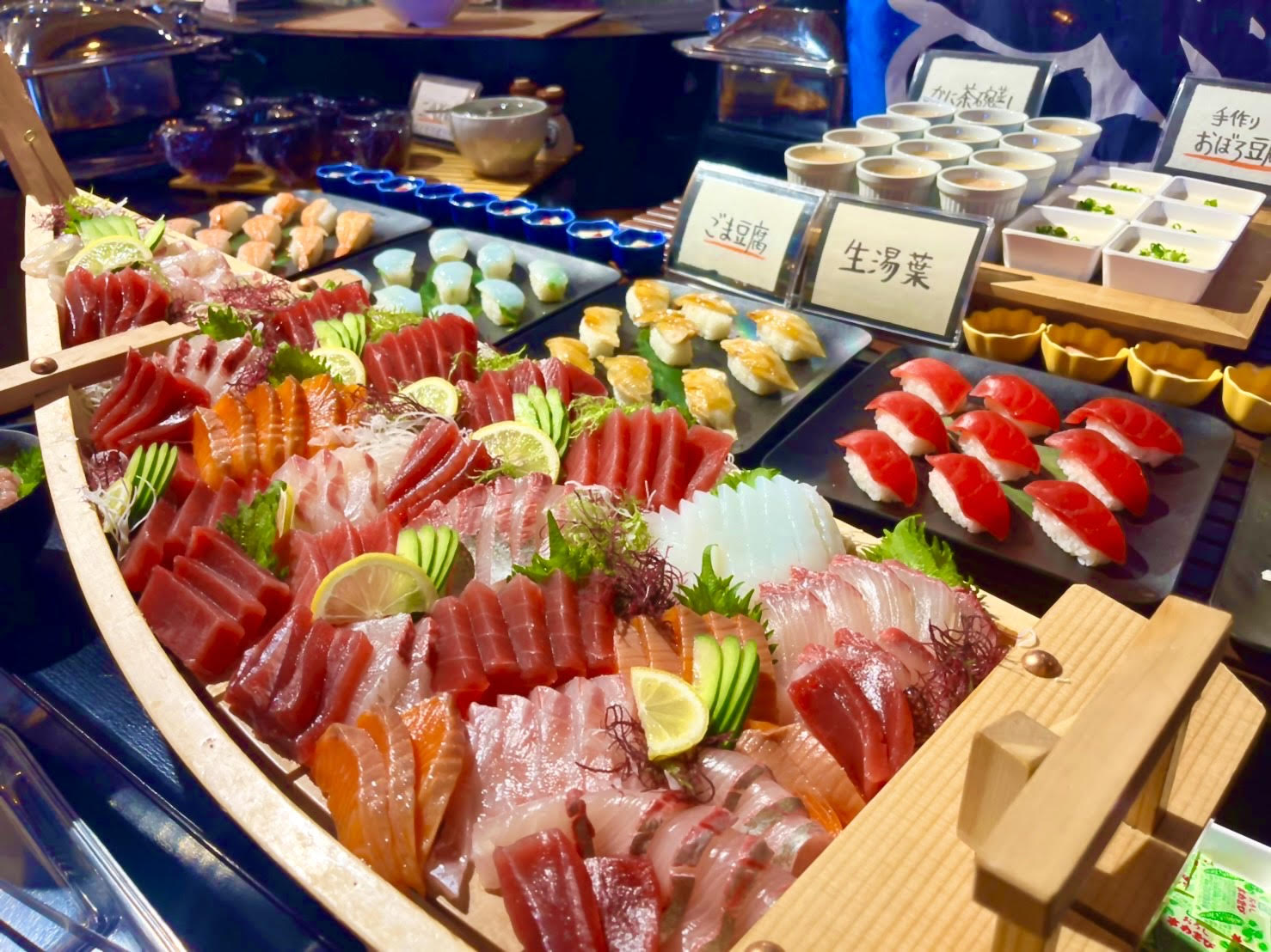 ビュッフェ　お刺身盛り合わせ